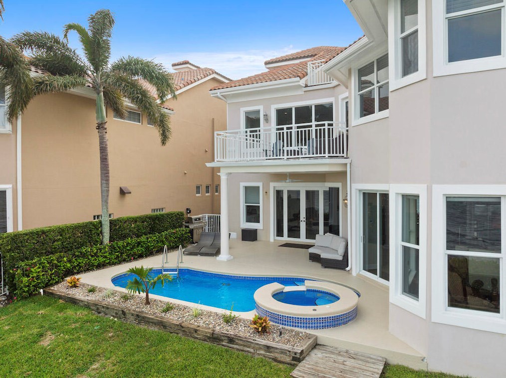 5510 Hbr Vlg Dr, Vero Beach FL  32967-7369 exterior