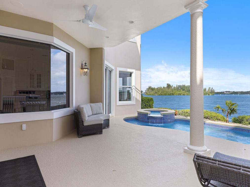 5510 Hbr Vlg Dr, Vero Beach FL  32967-7369 exterior