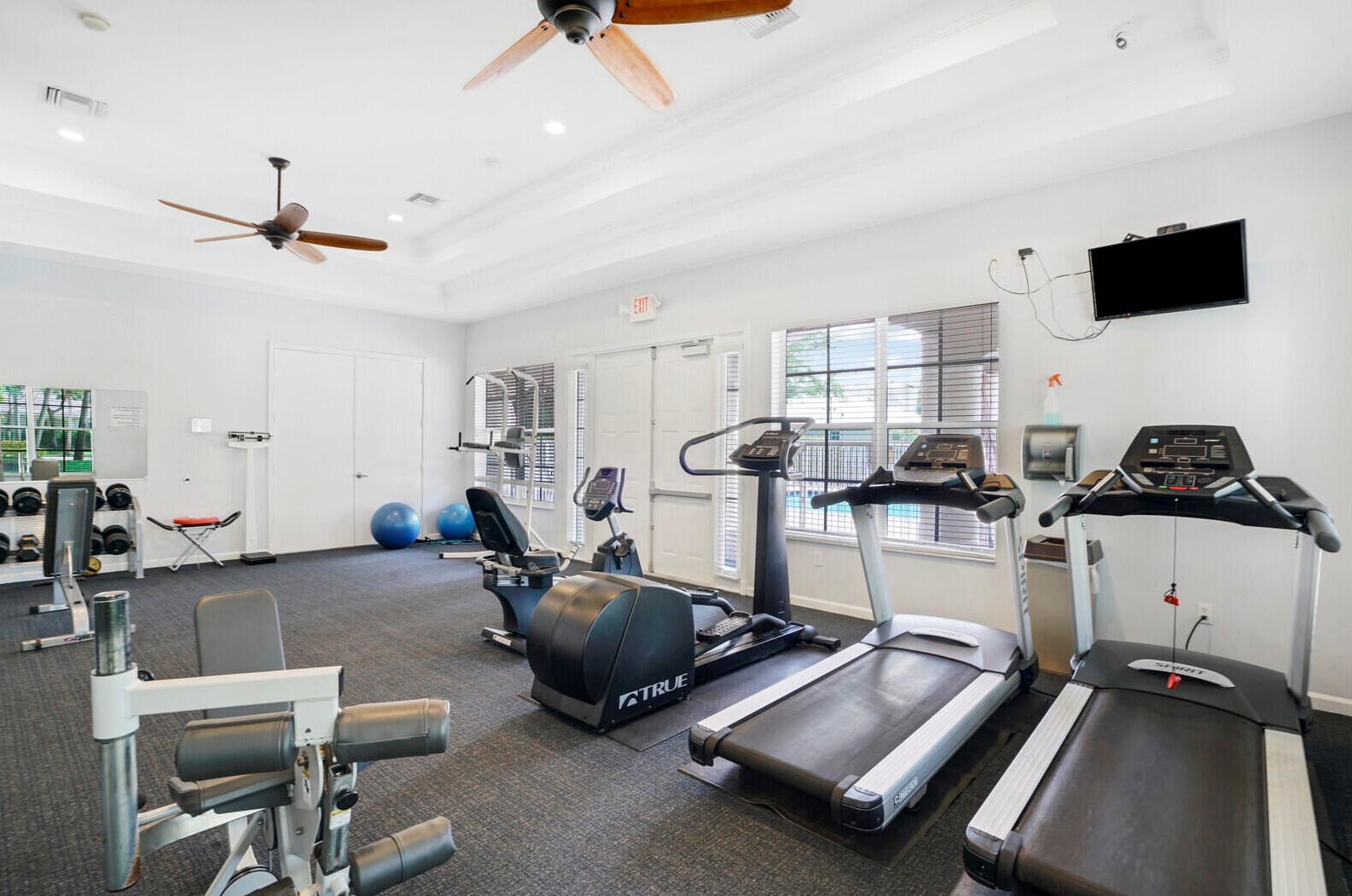 6351 Bella Cir, Boynton Beach FL  33437-5515 exterior