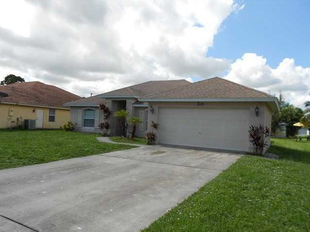 2112 Burlington St, Fort Pierce FL  34984-4352 exterior