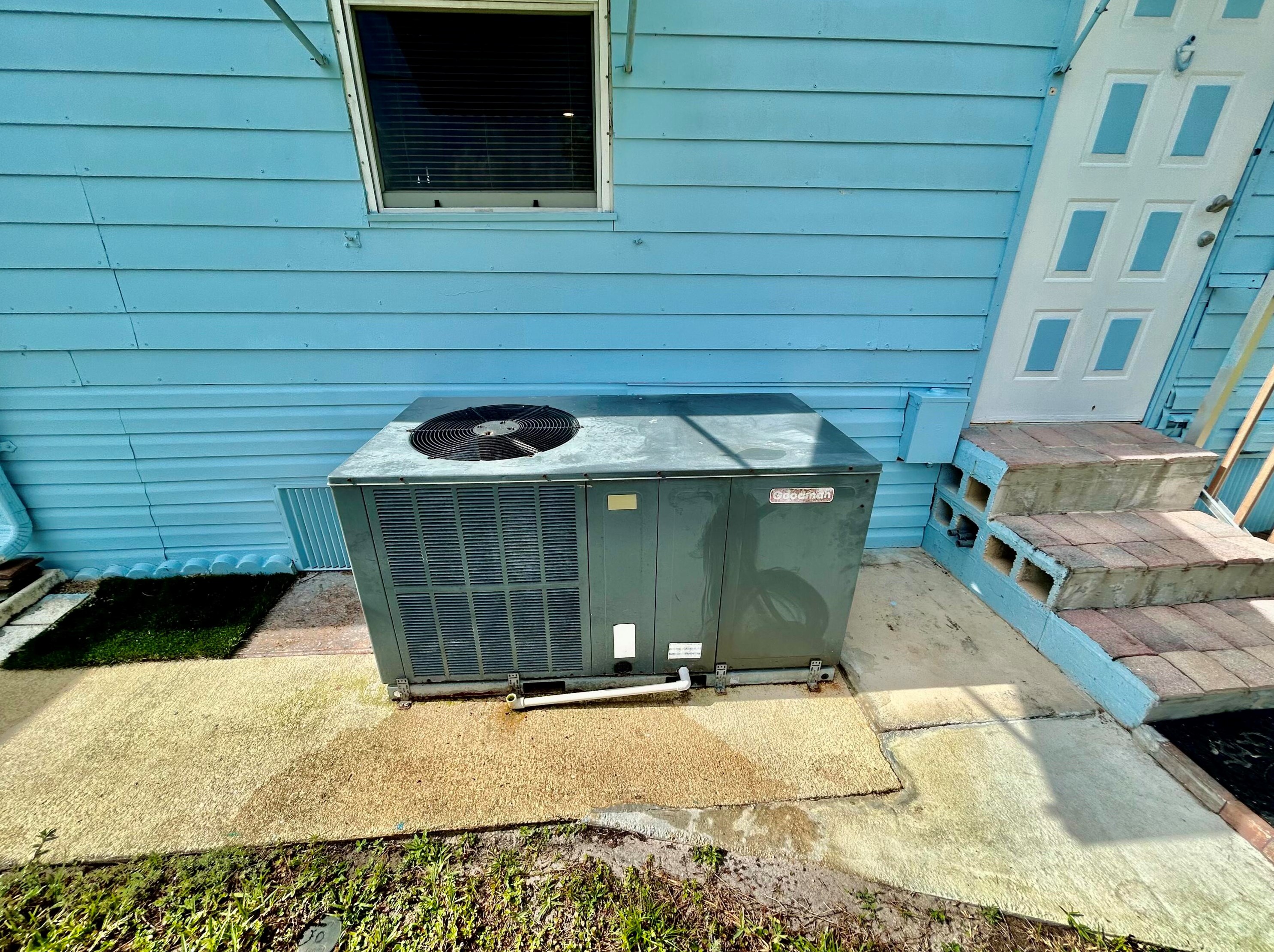 4375 Mockingbird Dr, Boynton Beach FL 33436-2635 exterior