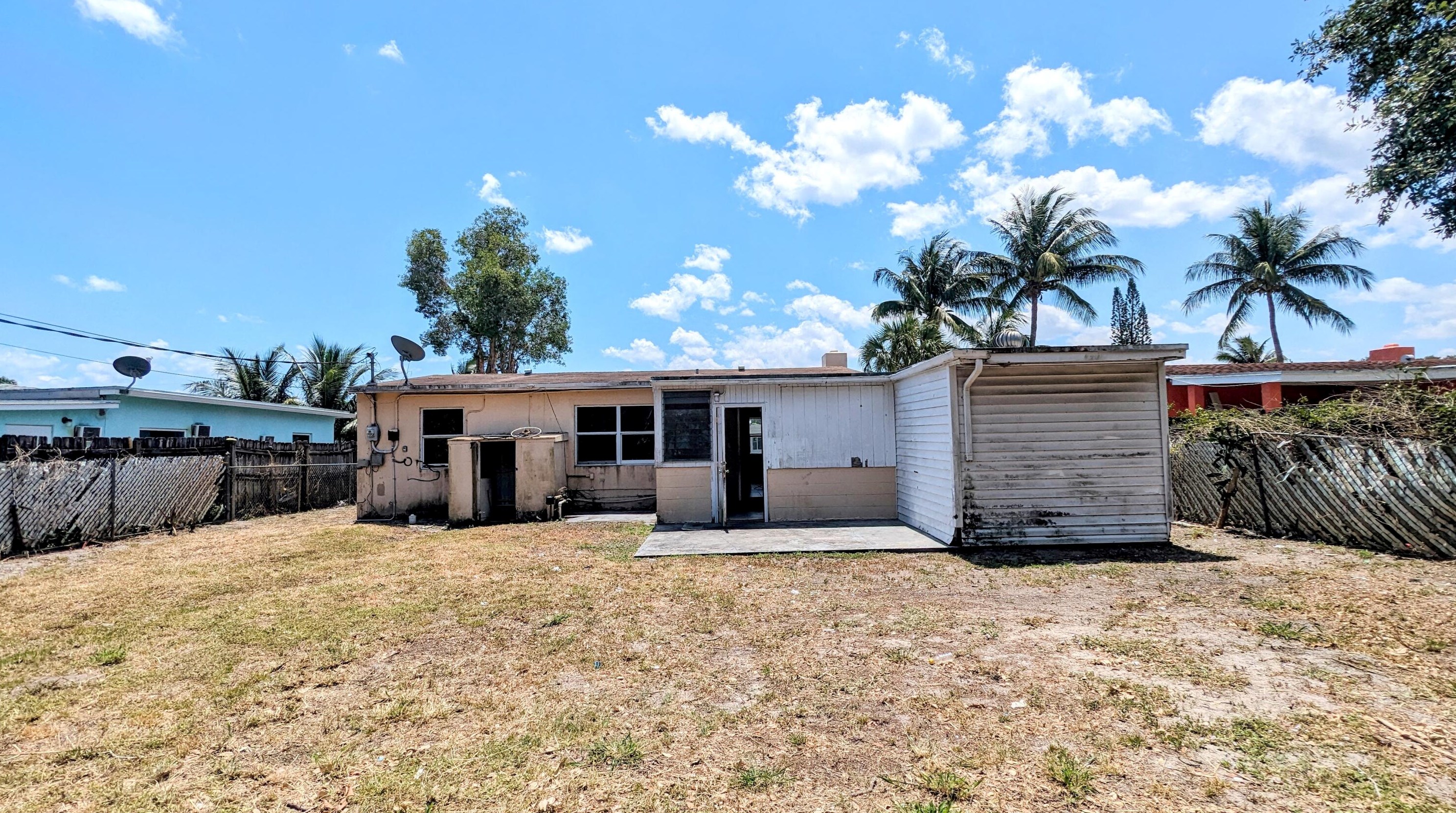 639 Aspen Rd, West Palm Beach FL  33409-6101 exterior