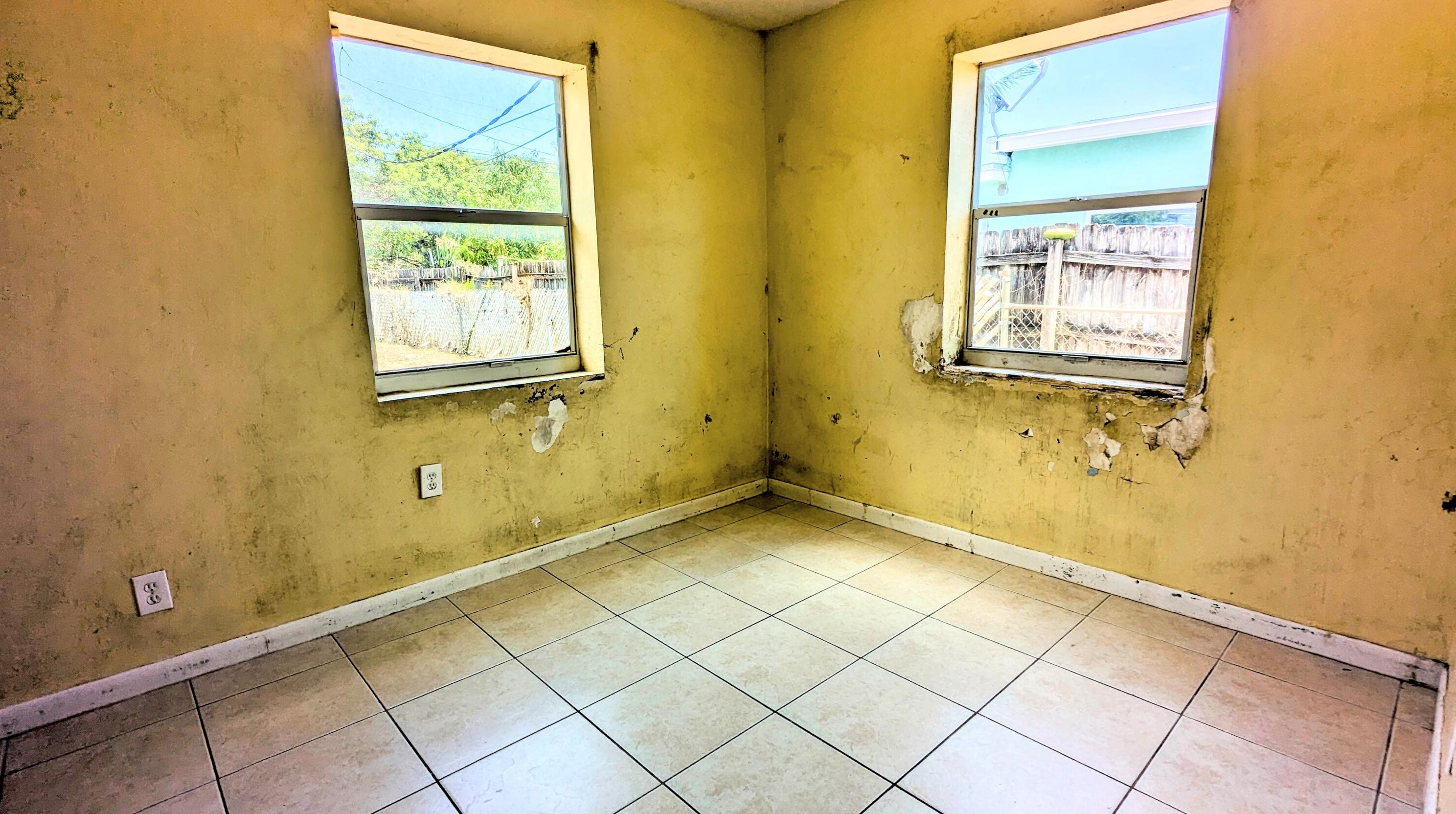 639 Aspen Rd, West Palm Beach FL  33409-6101 exterior