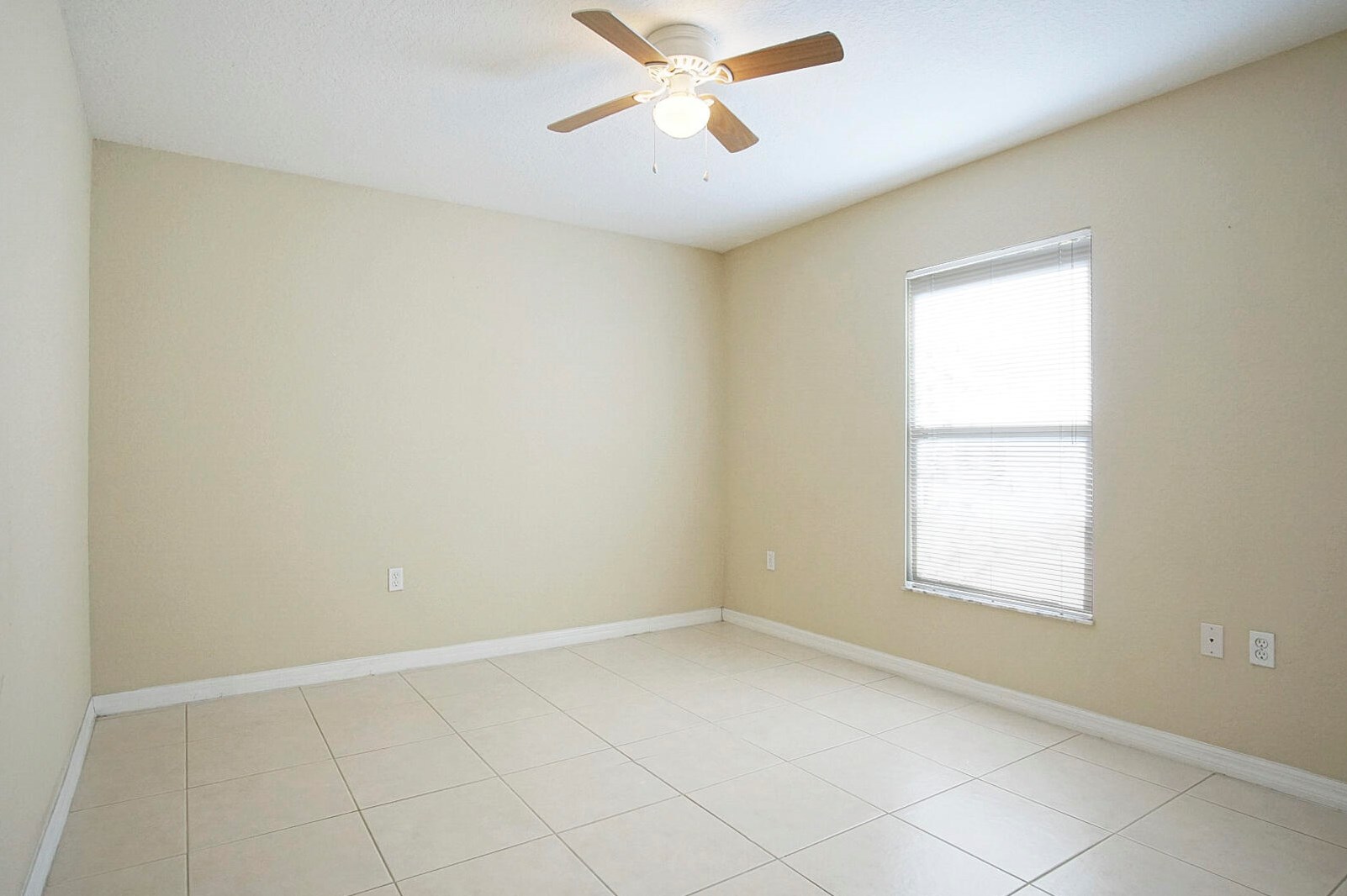 938 Mccracken Ave, Fort Pierce FL 34953-3936 exterior