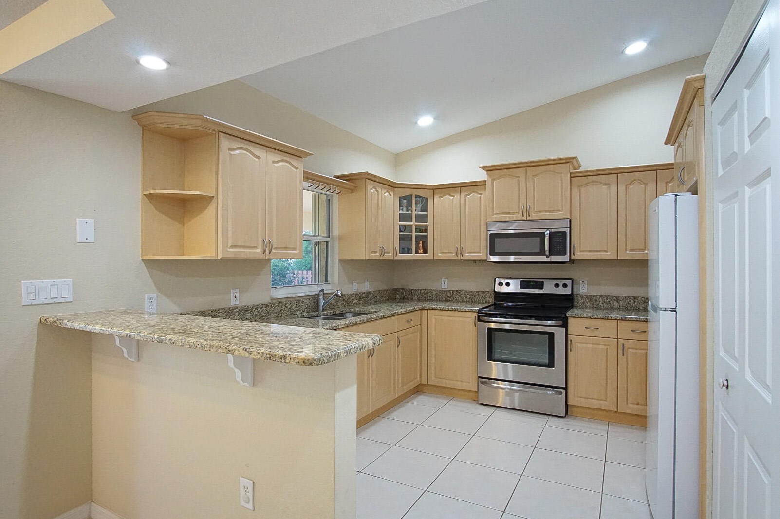 938 Mccracken Ave, Fort Pierce FL 34953-3936 exterior