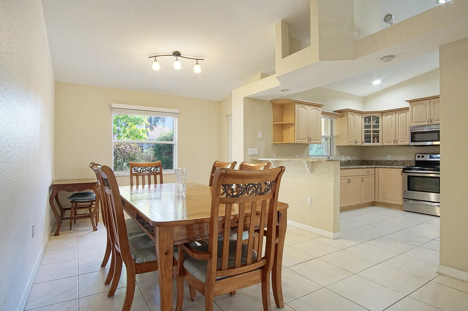 938 Mccracken Ave, Fort Pierce FL 34953-3936 exterior