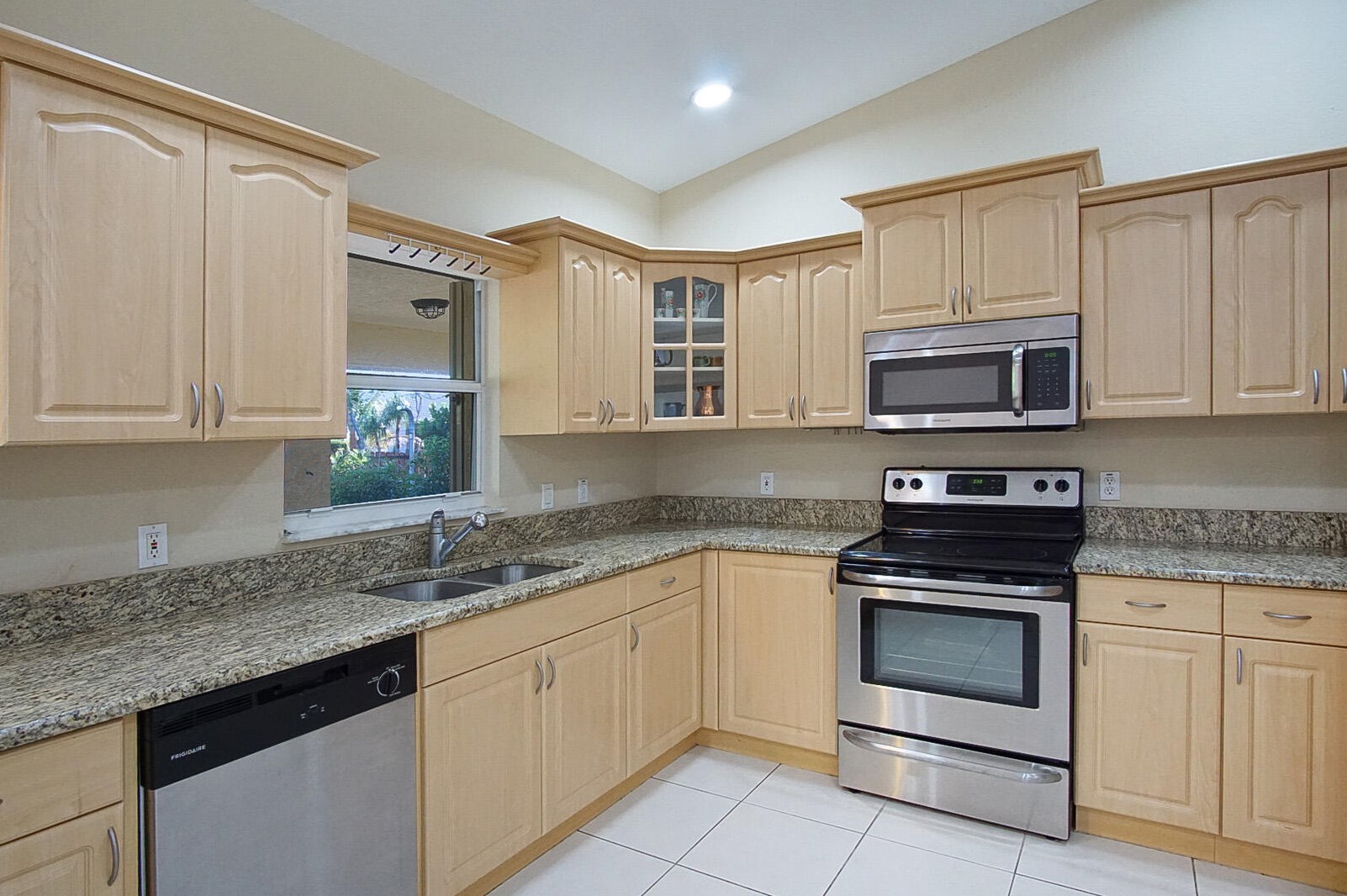 938 Mccracken Ave, Fort Pierce FL 34953-3936 exterior