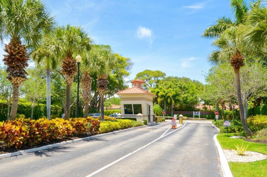 825 29th Ave, Delray Beach FL  33445-1961 exterior