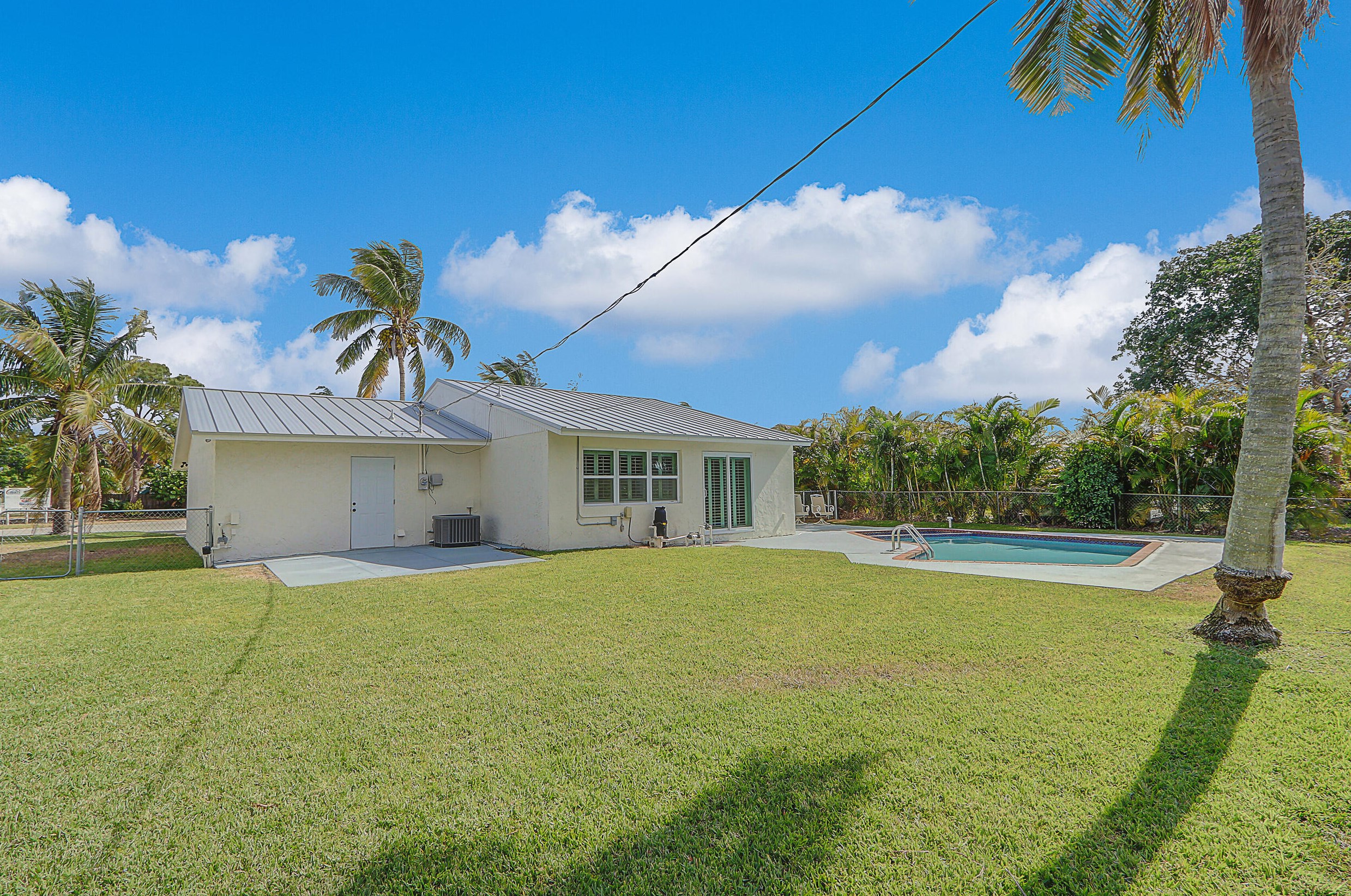 1054 12th Ter, Stuart FL  34994-9604 exterior