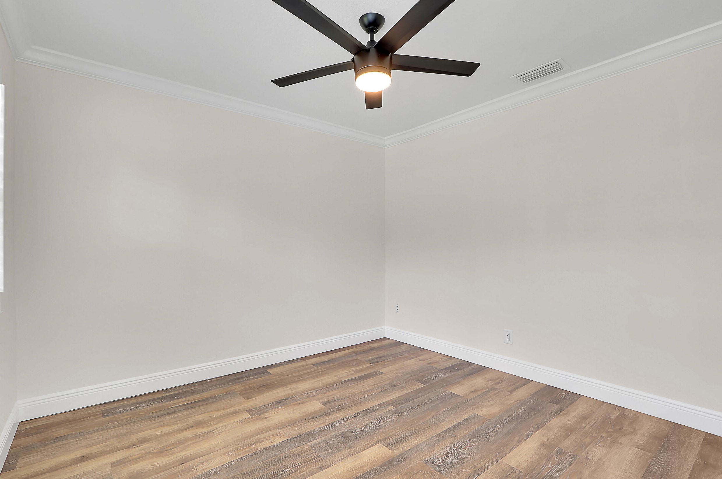 1054 12th Ter, Stuart FL  34994-9604 exterior