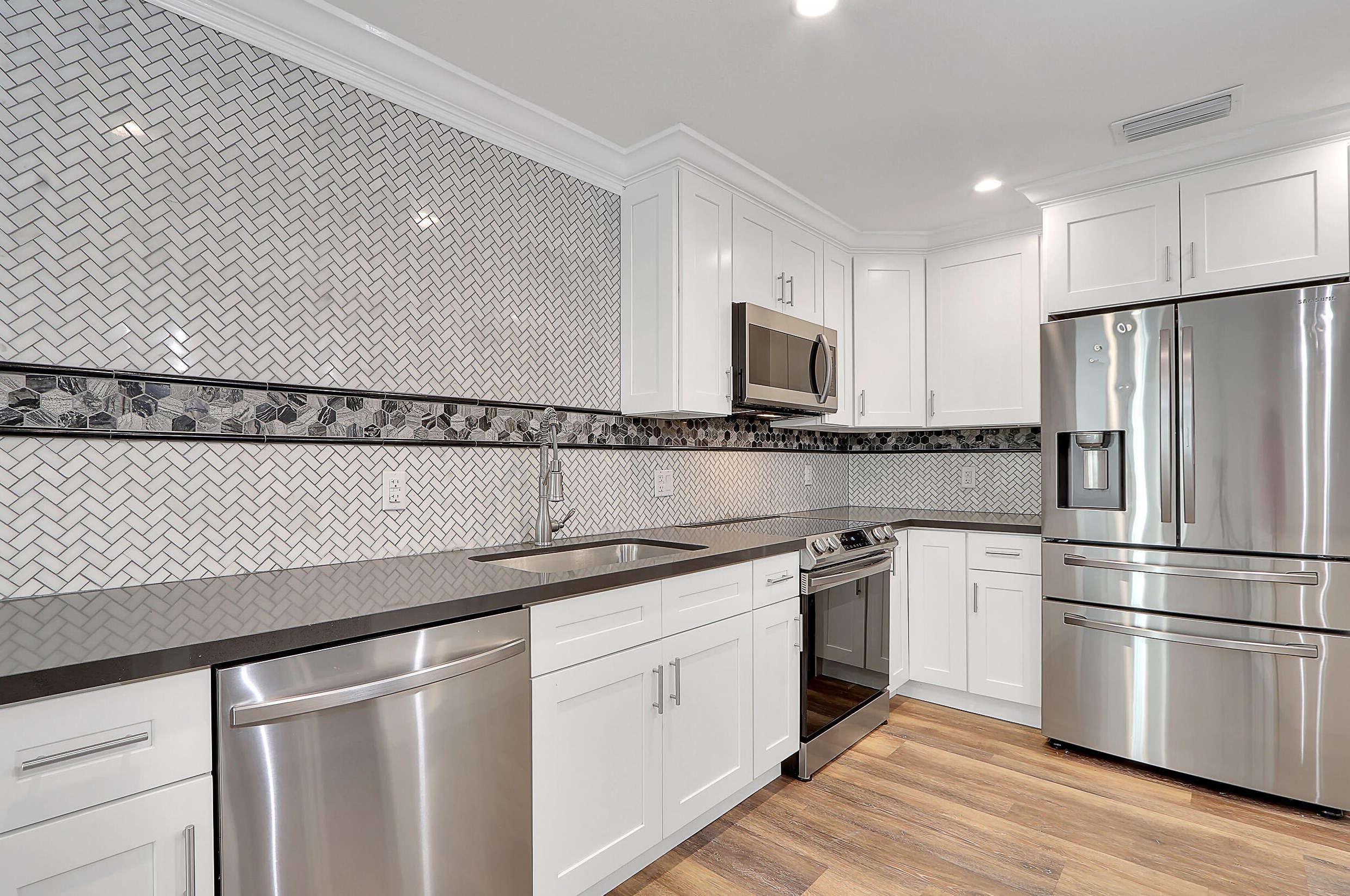 1054 12th Ter, Stuart FL  34994-9604 exterior