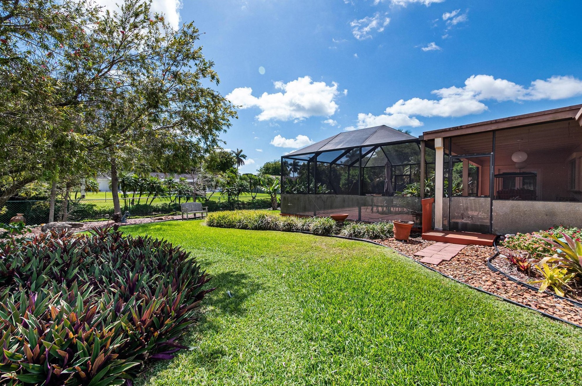 15405 77 Ct, Miami FL 33157-2340 exterior