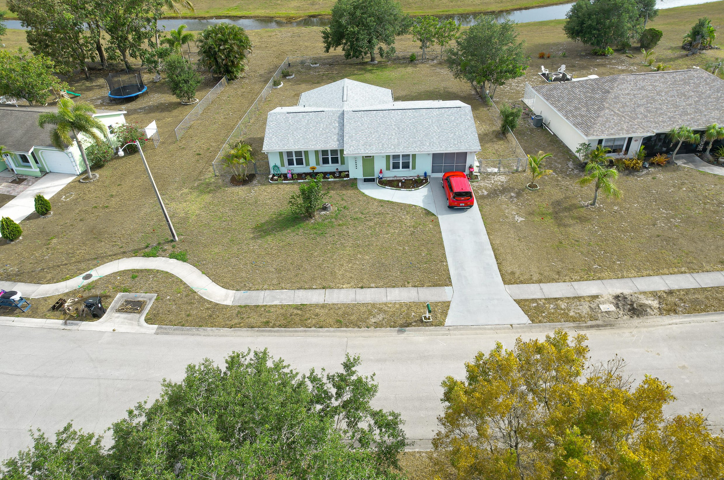 702 Bridgeport Dr, Fort Pierce FL 34953-6324 exterior