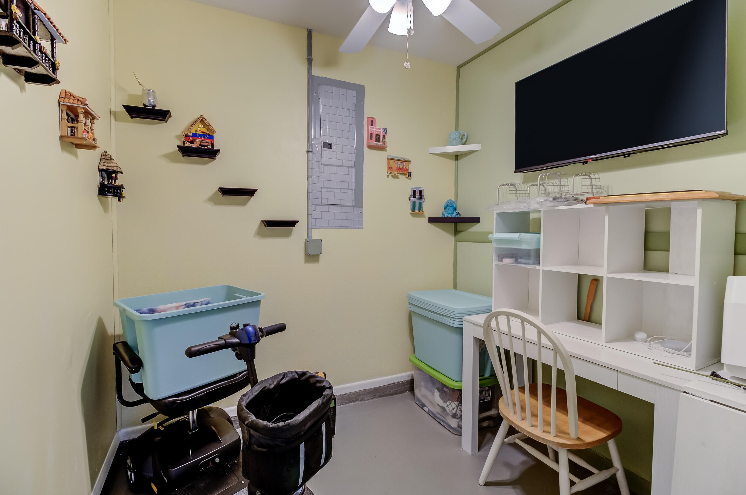 702 Bridgeport Dr, Fort Pierce FL 34953-6324 exterior