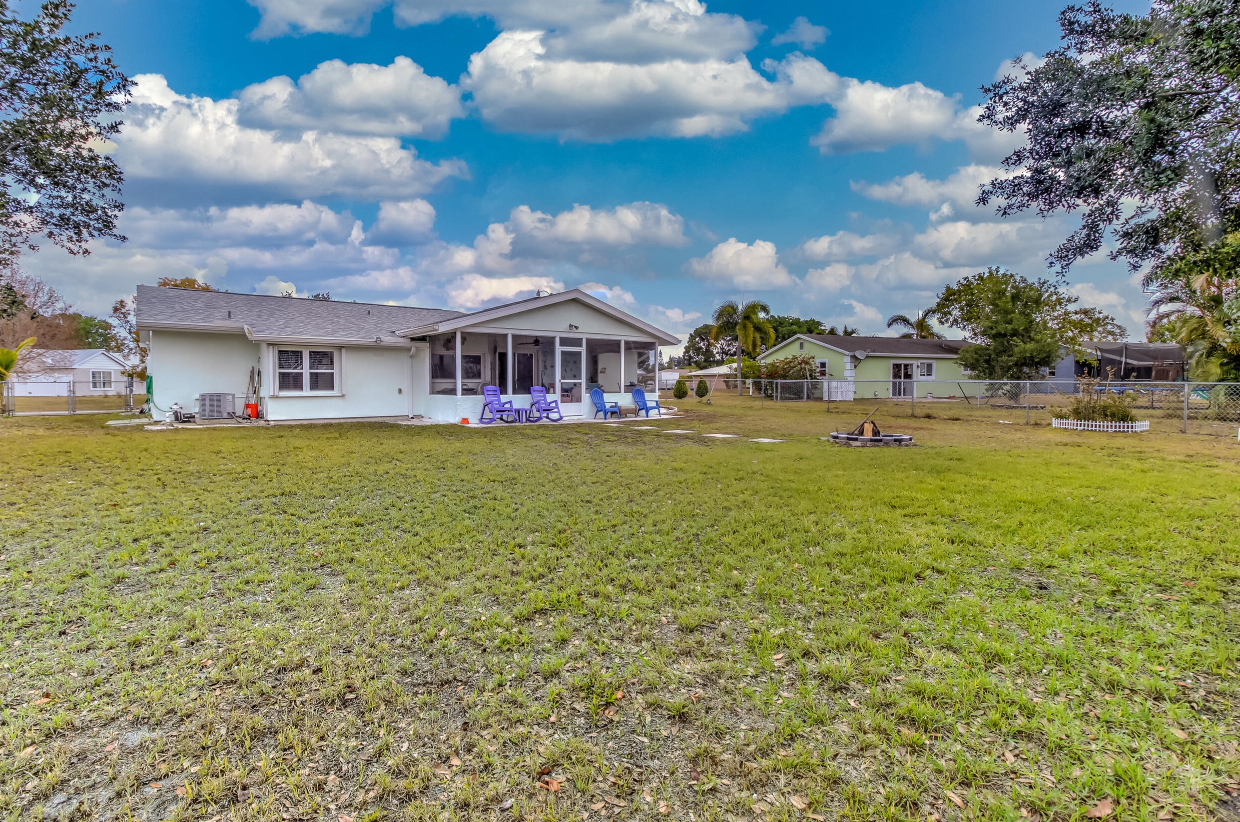 702 Bridgeport Dr, Fort Pierce FL 34953-6324 exterior