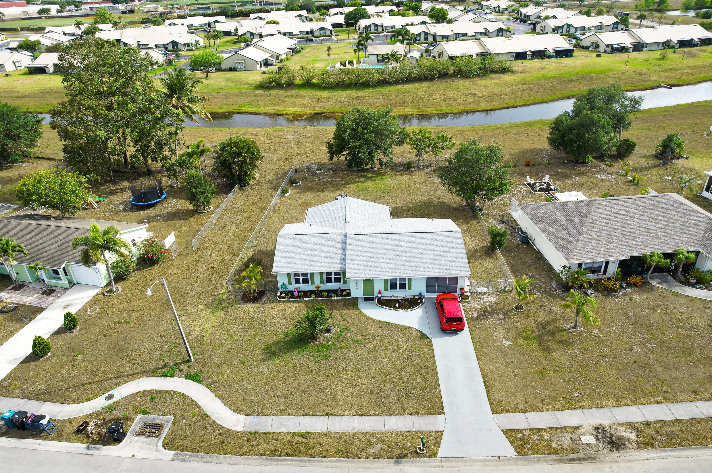 702 Bridgeport Dr, Fort Pierce FL 34953-6324 exterior