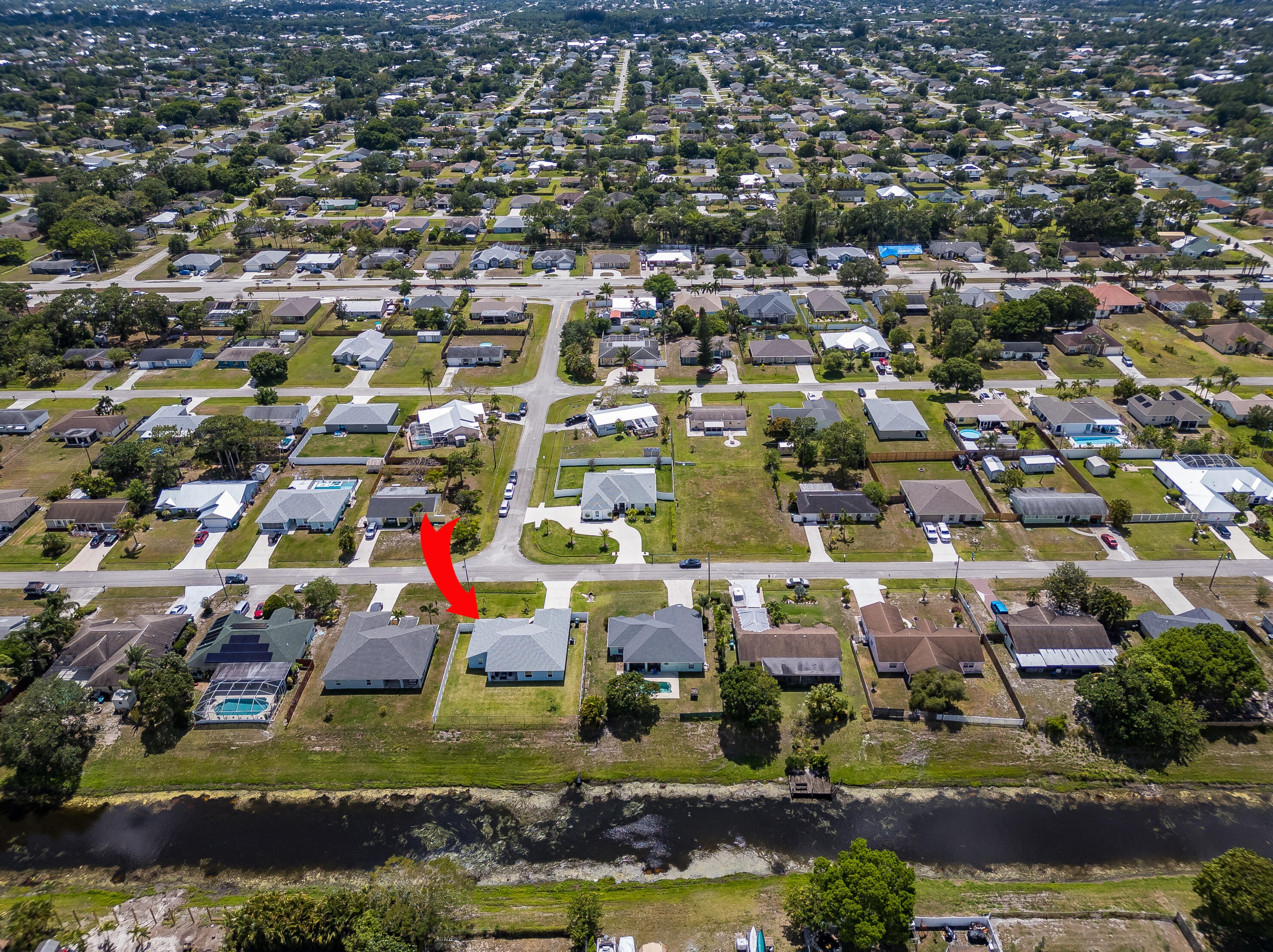395 Whitmore Dr, Fort Pierce FL 34984-4529 exterior