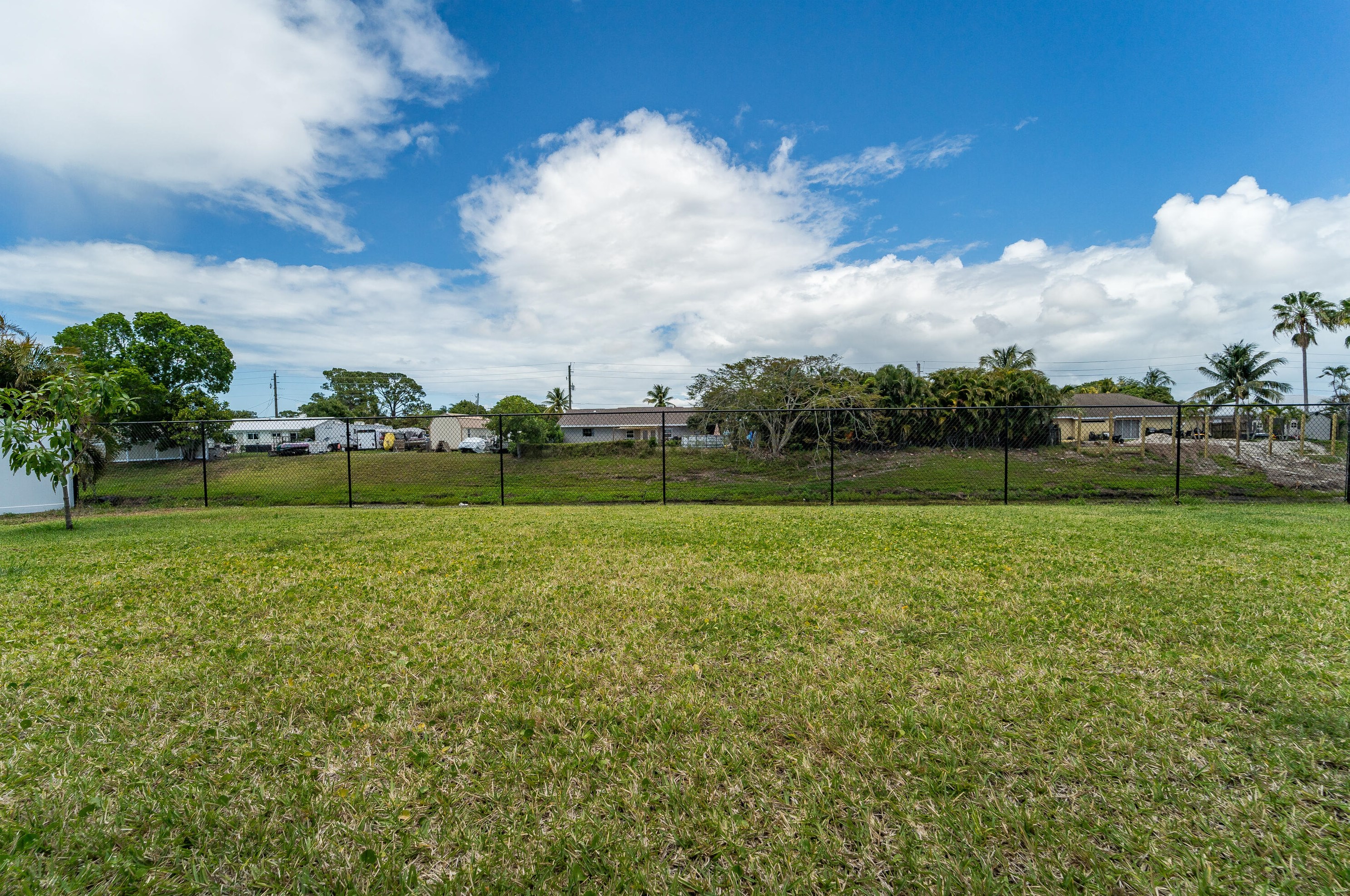 395 Whitmore Dr, Fort Pierce FL 34984-4529 exterior