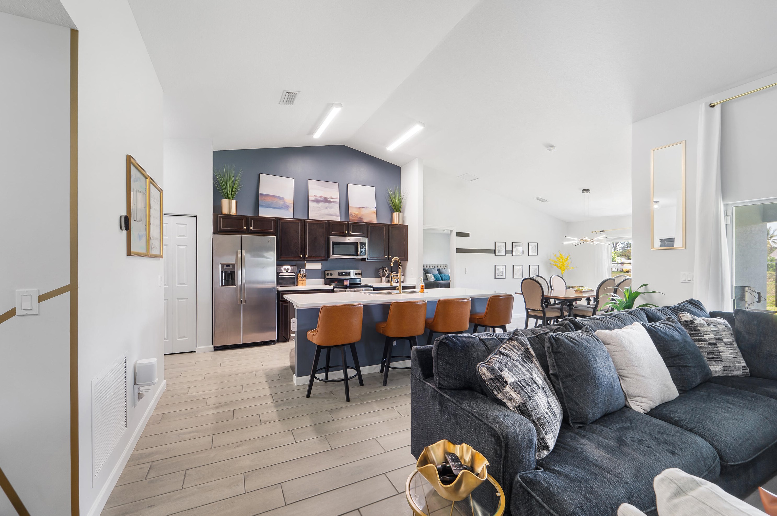 395 Whitmore Dr, Fort Pierce FL 34984-4529 exterior