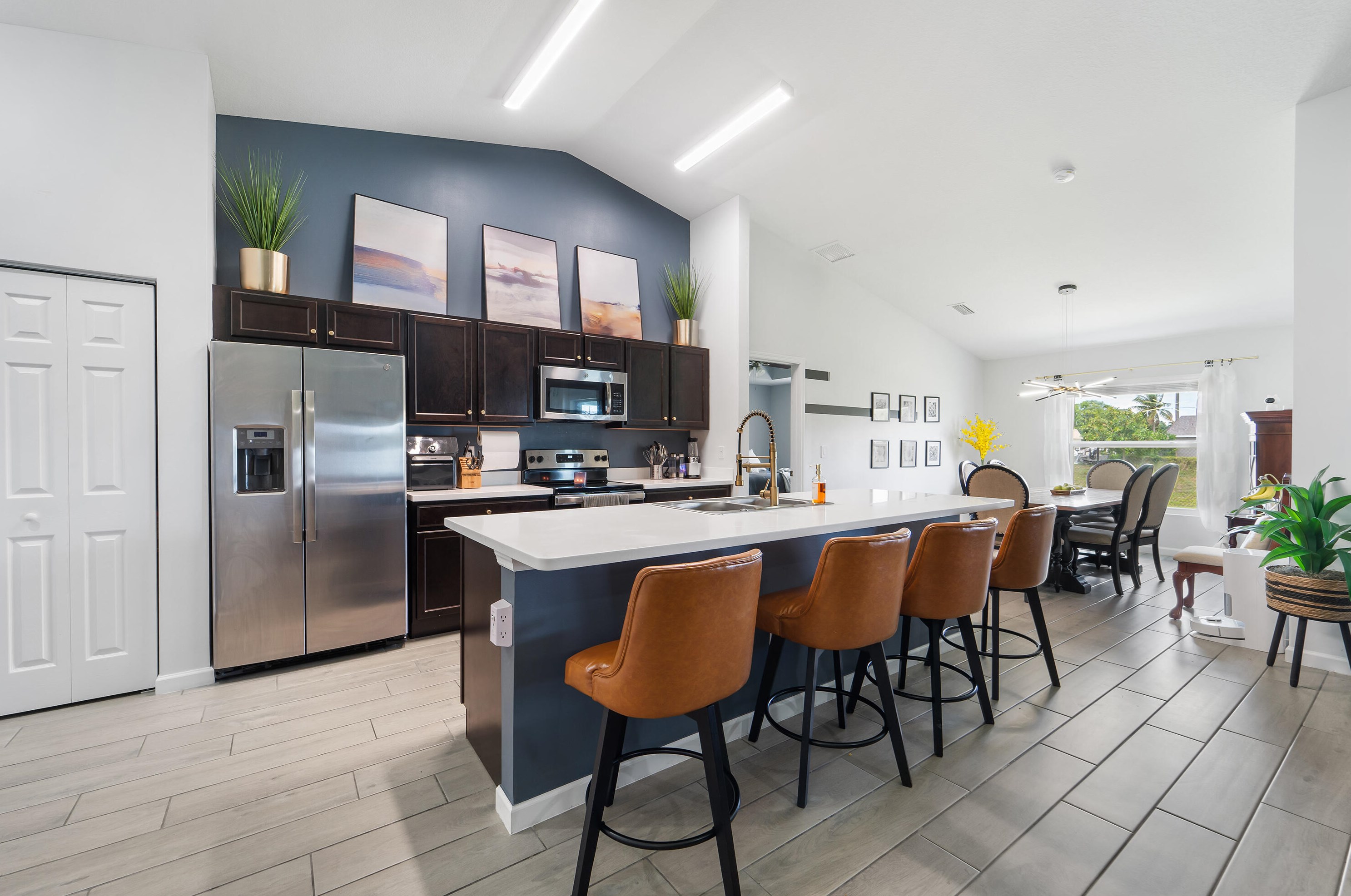 395 Whitmore Dr, Fort Pierce FL 34984-4529 exterior