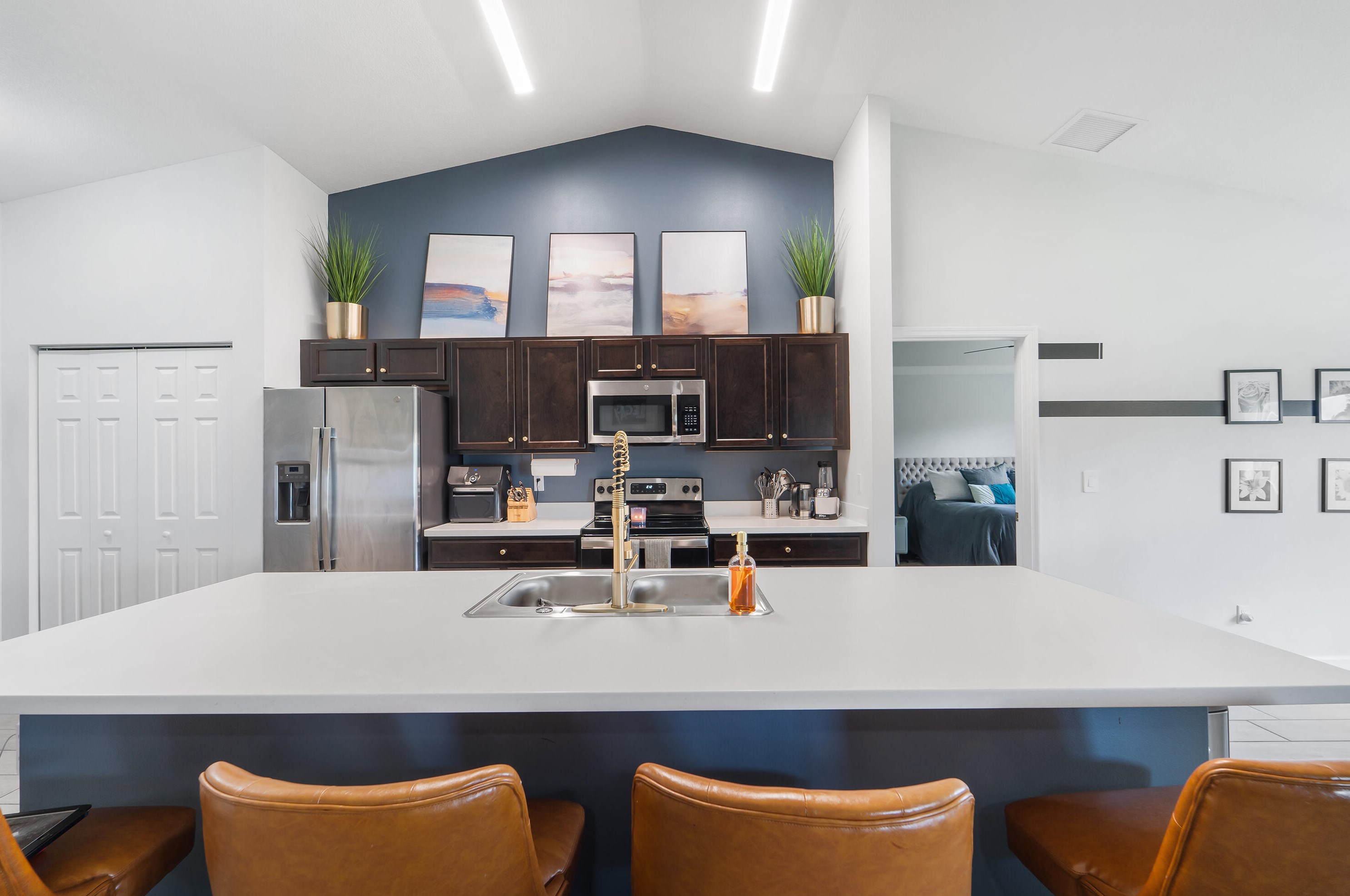 395 Whitmore Dr, Fort Pierce FL 34984-4529 exterior