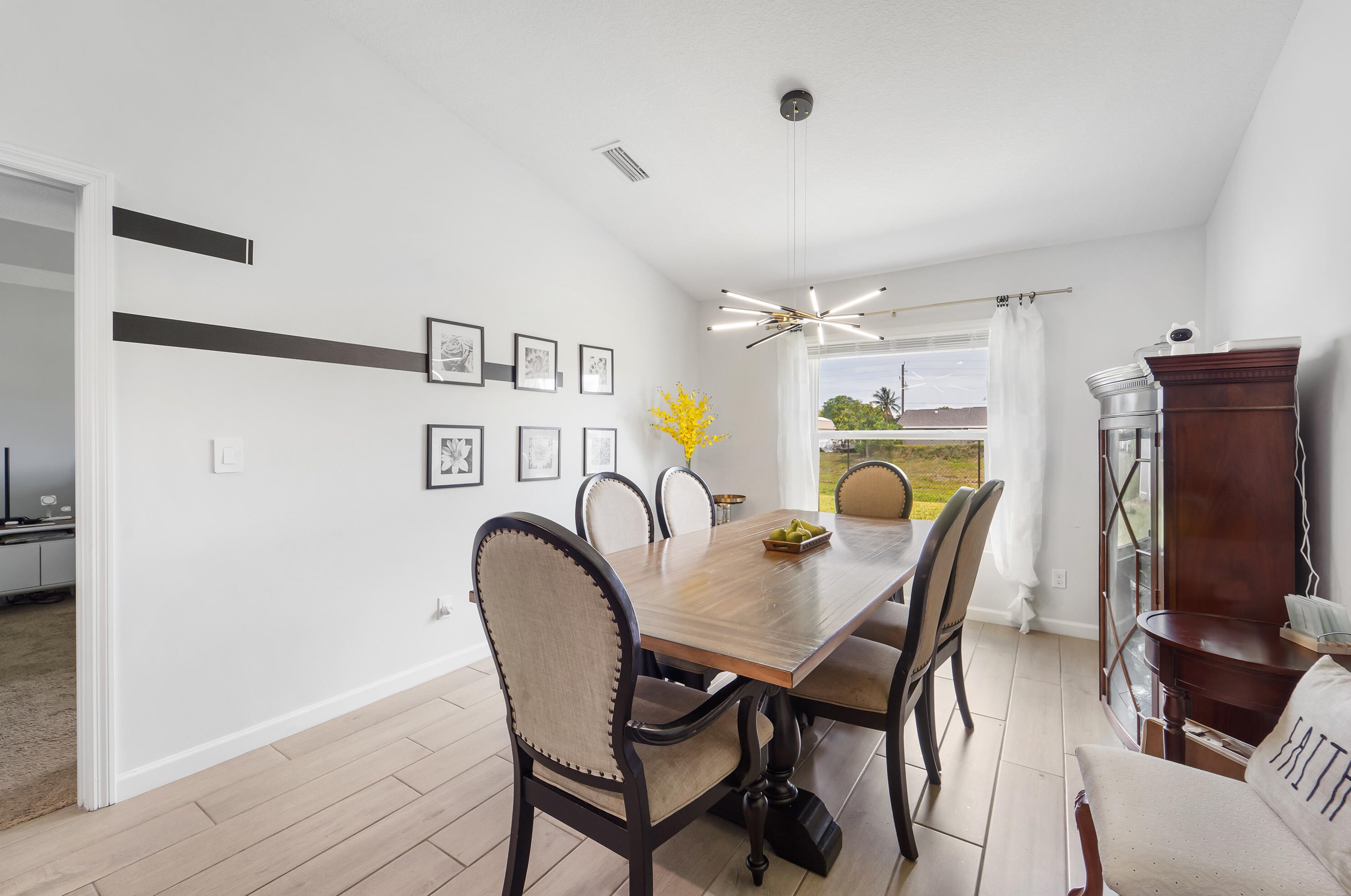 395 Whitmore Dr, Fort Pierce FL 34984-4529 exterior