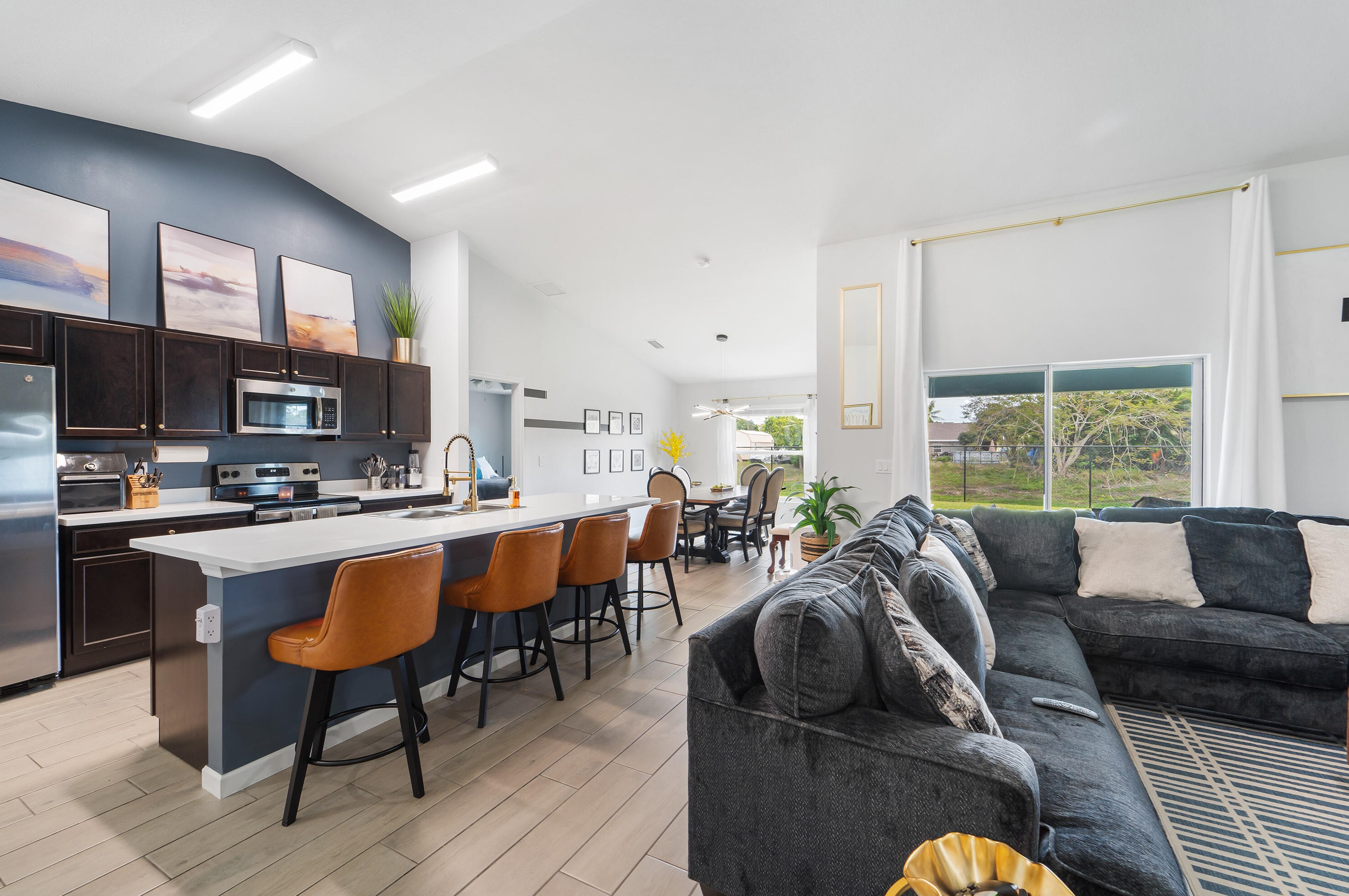 395 Whitmore Dr, Fort Pierce FL 34984-4529 exterior