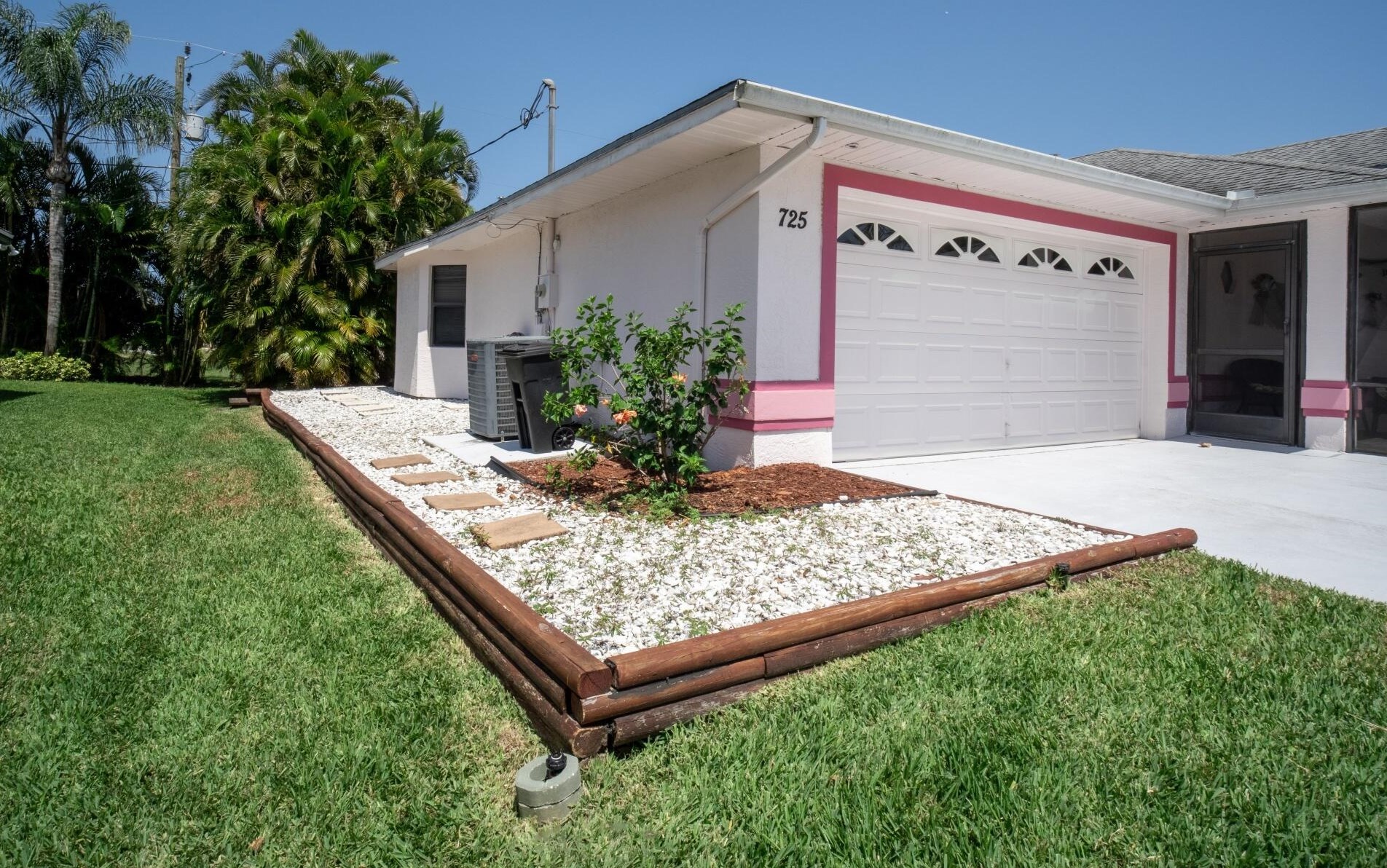 725 Dalton Cir, Fort Pierce FL 34953-5815 exterior