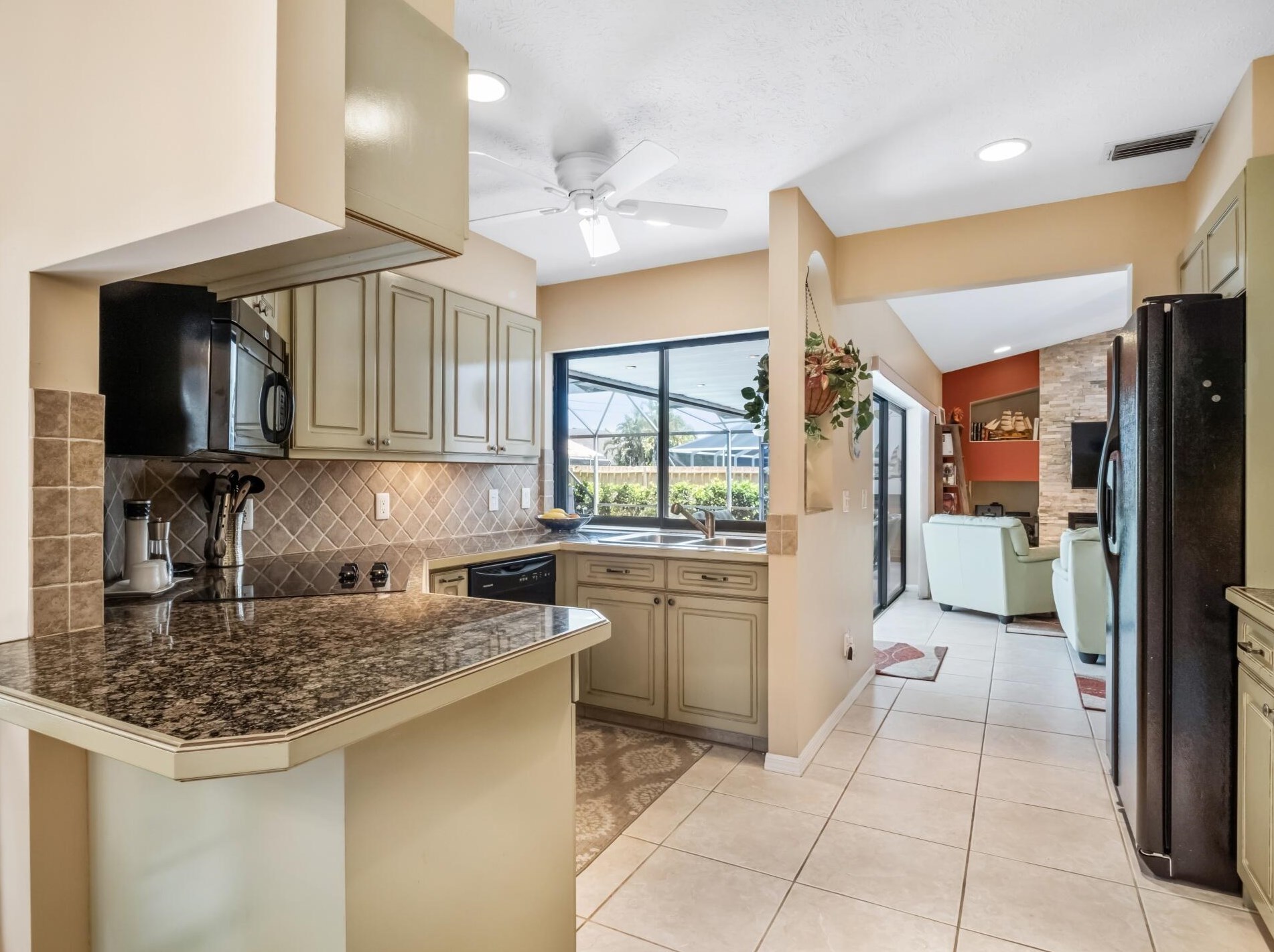 725 Dalton Cir, Fort Pierce FL 34953-5815 exterior