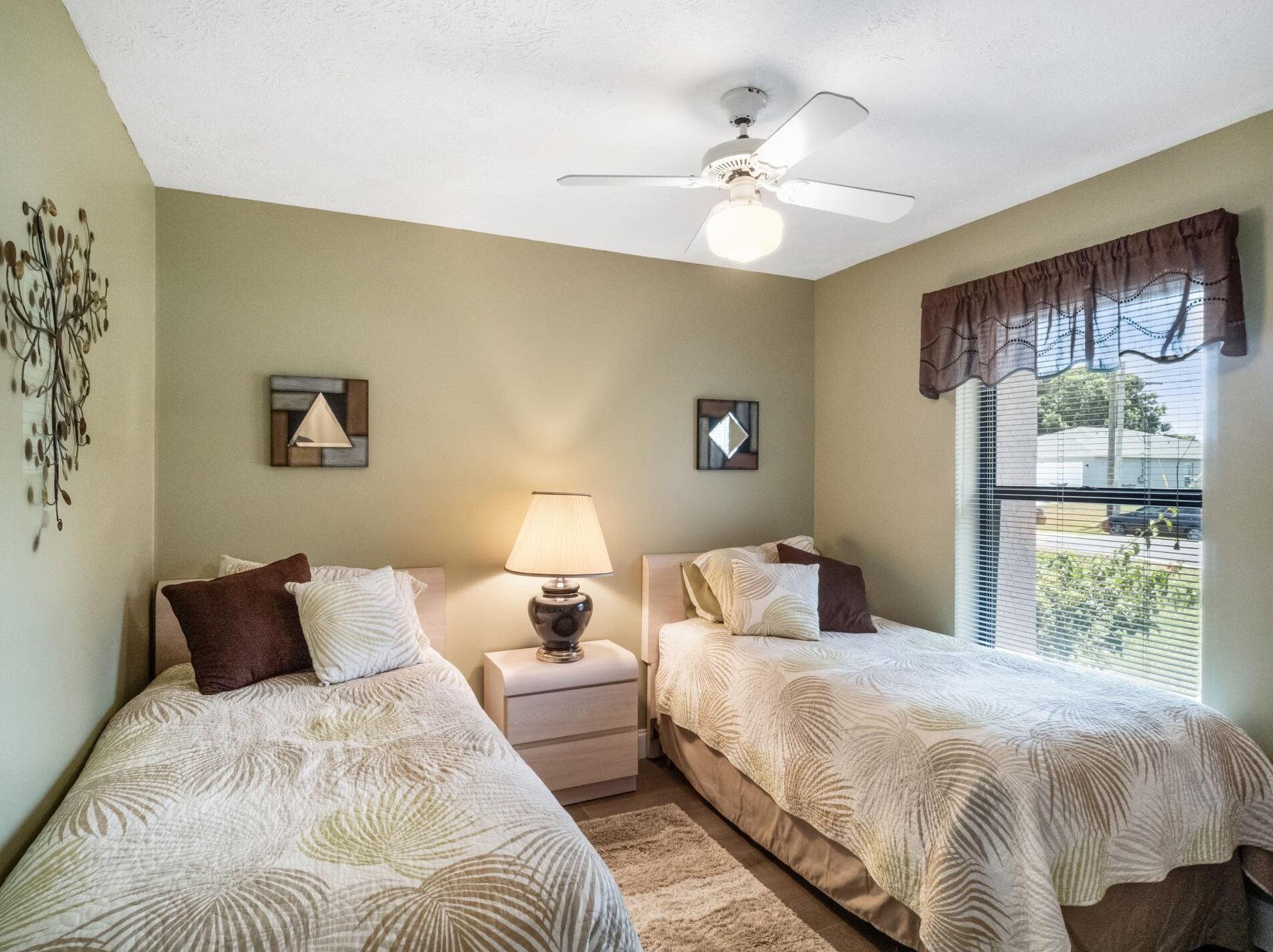 725 Dalton Cir, Fort Pierce FL 34953-5815 exterior