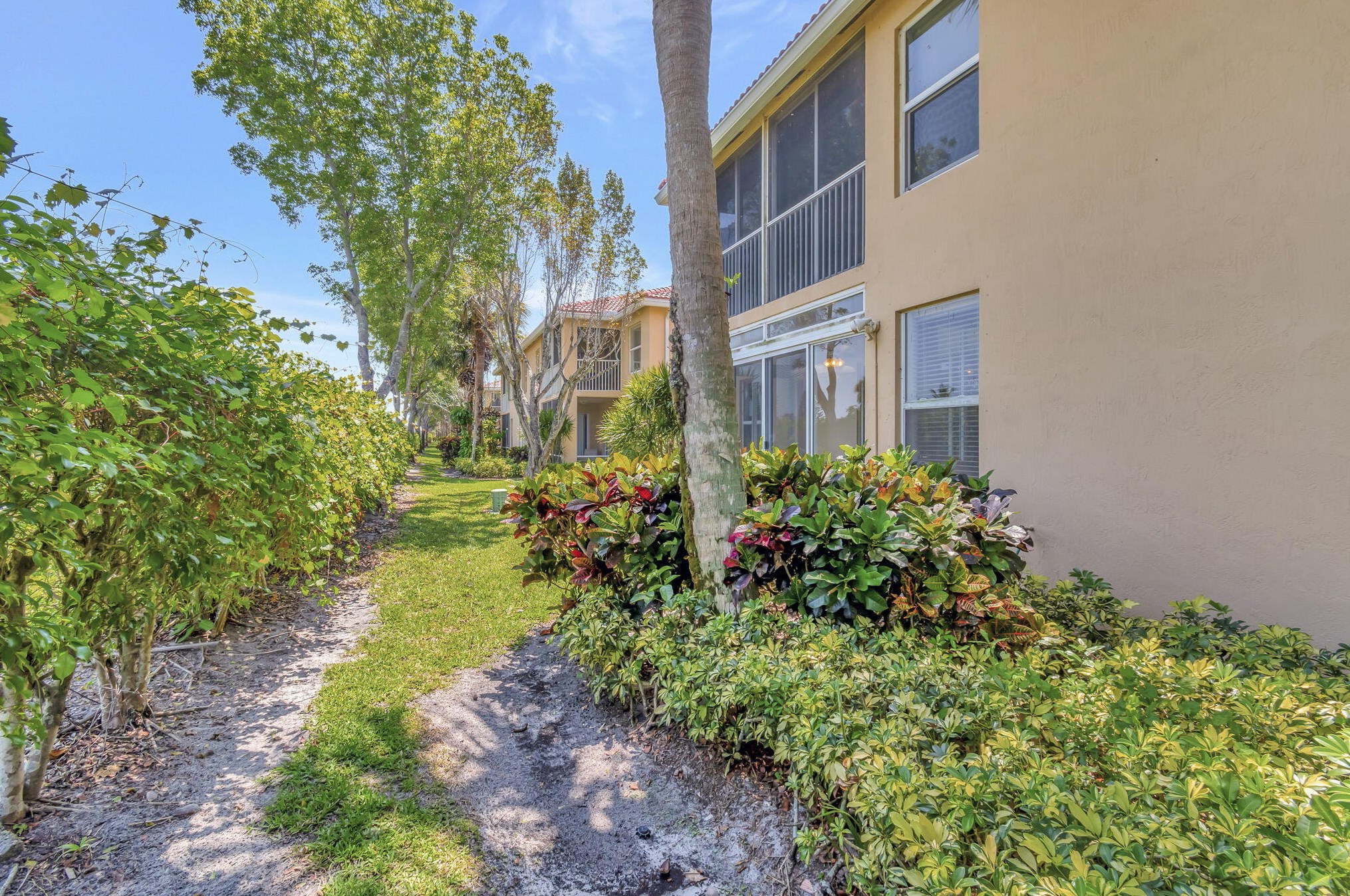 12462 Crystal Pointe Dr, Boynton Beach FL  33437-5672 exterior