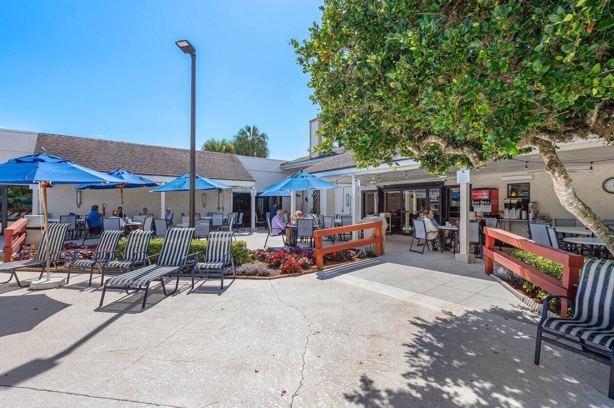 5040 Rose Hill Dr, Boynton Beach FL  33437-1308 exterior