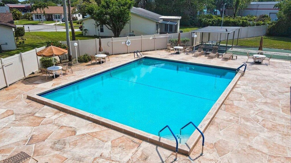 6328 Summer Sky Ln, Lake Worth FL  33463-3815 exterior