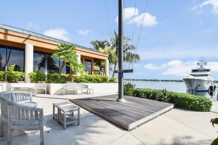 132 Lake Shore Dr, West Palm Beach FL  exterior