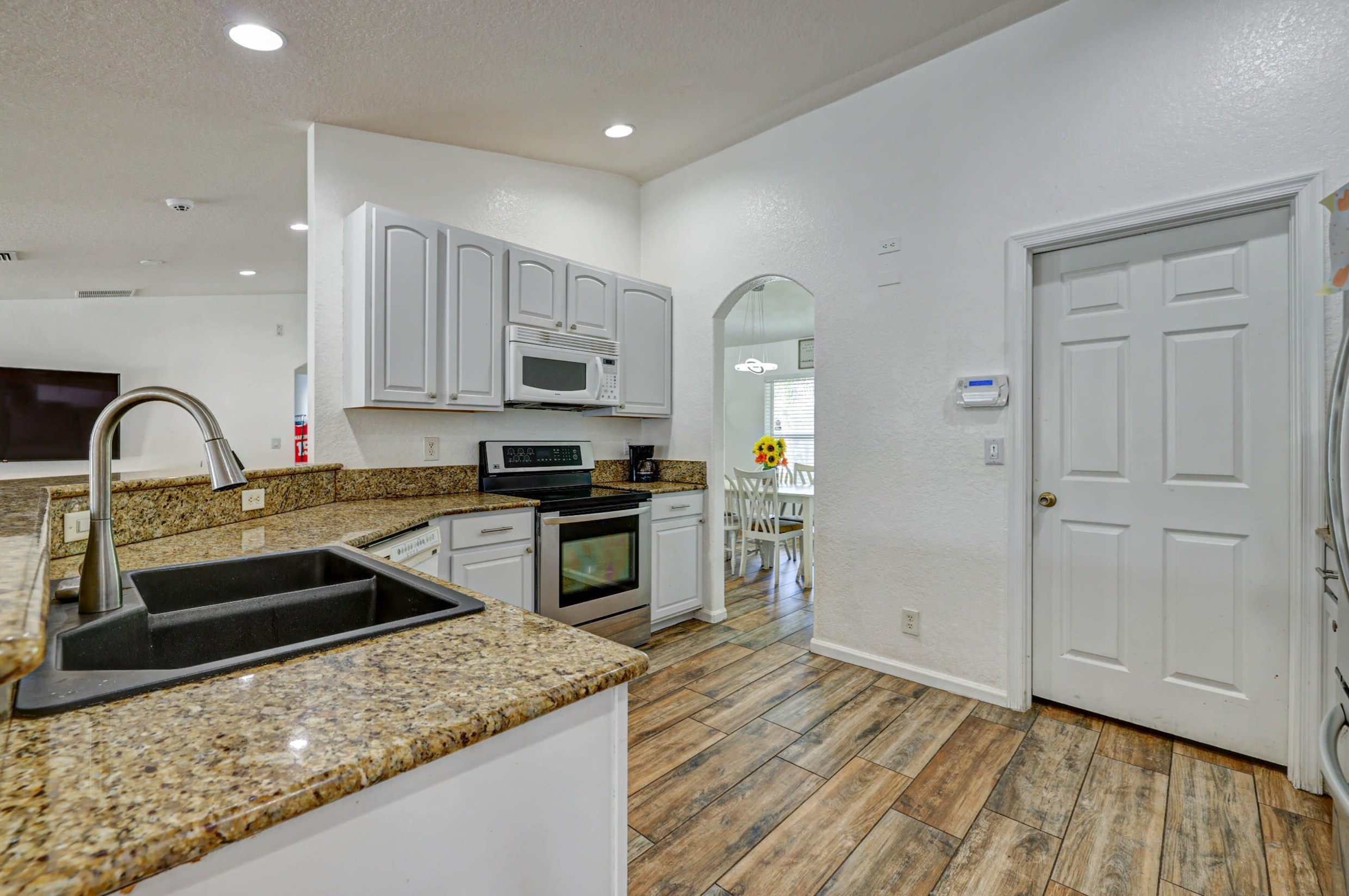 912 Paar Dr, Fort Pierce FL  34953-5623 exterior