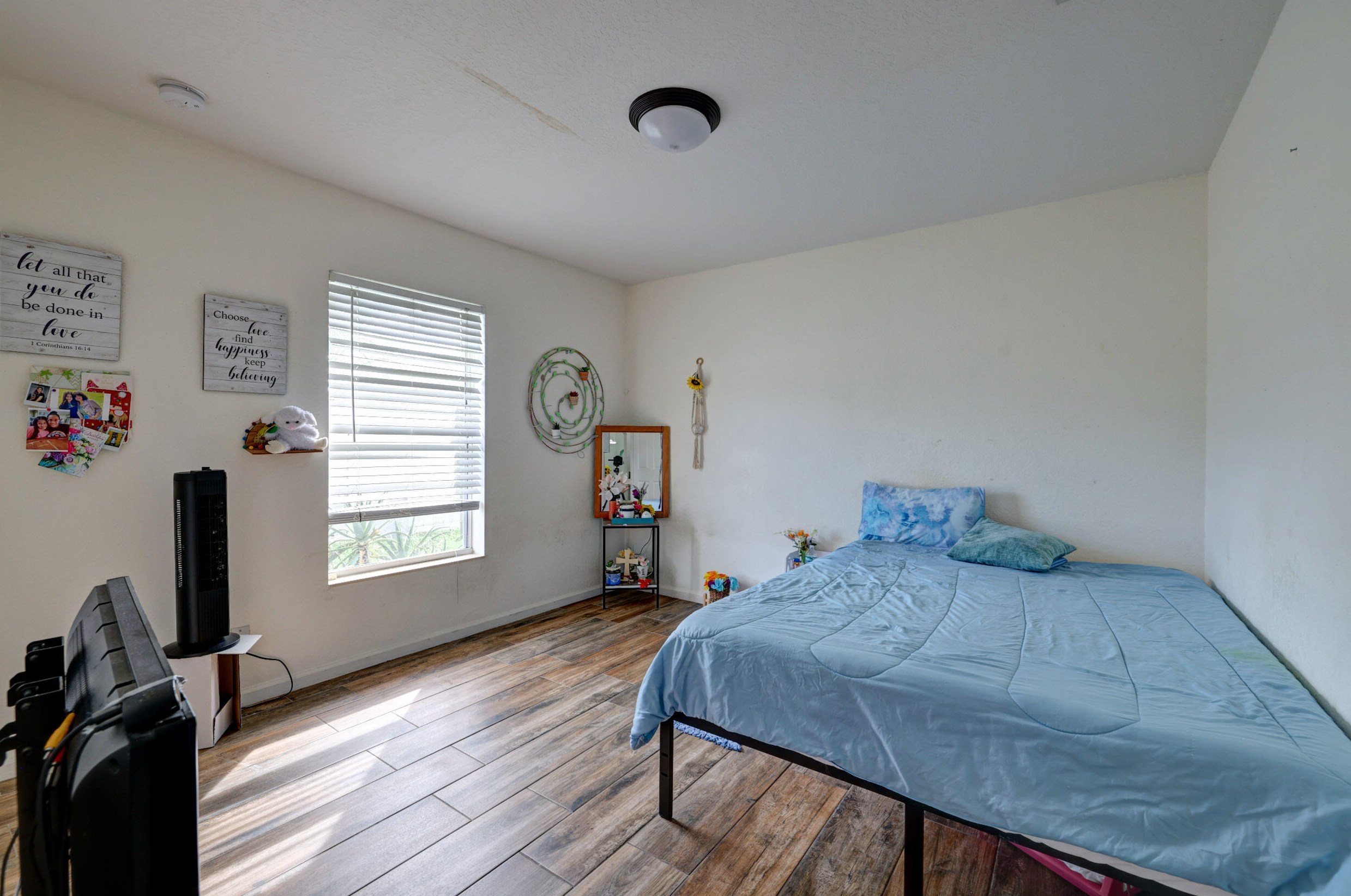 912 Paar Dr, Fort Pierce FL  34953-5623 exterior