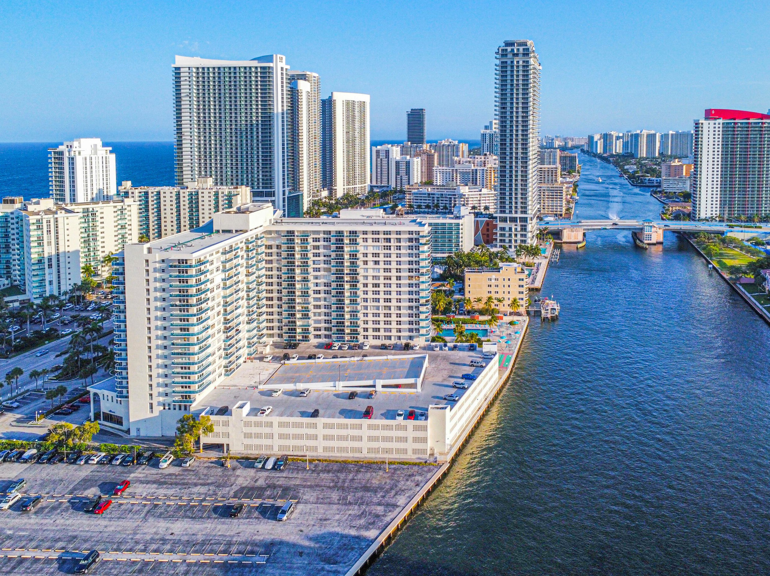 3800 Ocean Dr, Hollywood FL  33019-2904 exterior