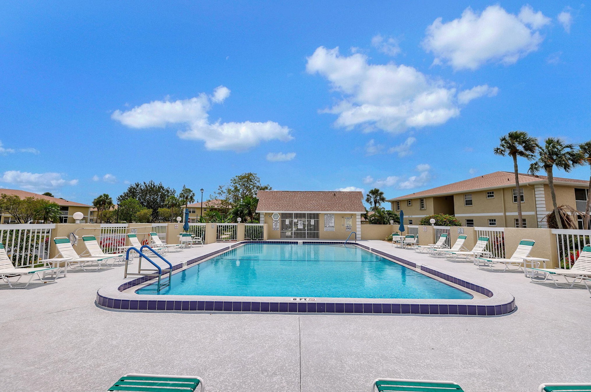 1558 Royal Green Cir, Fort Pierce FL  34952-7624 exterior