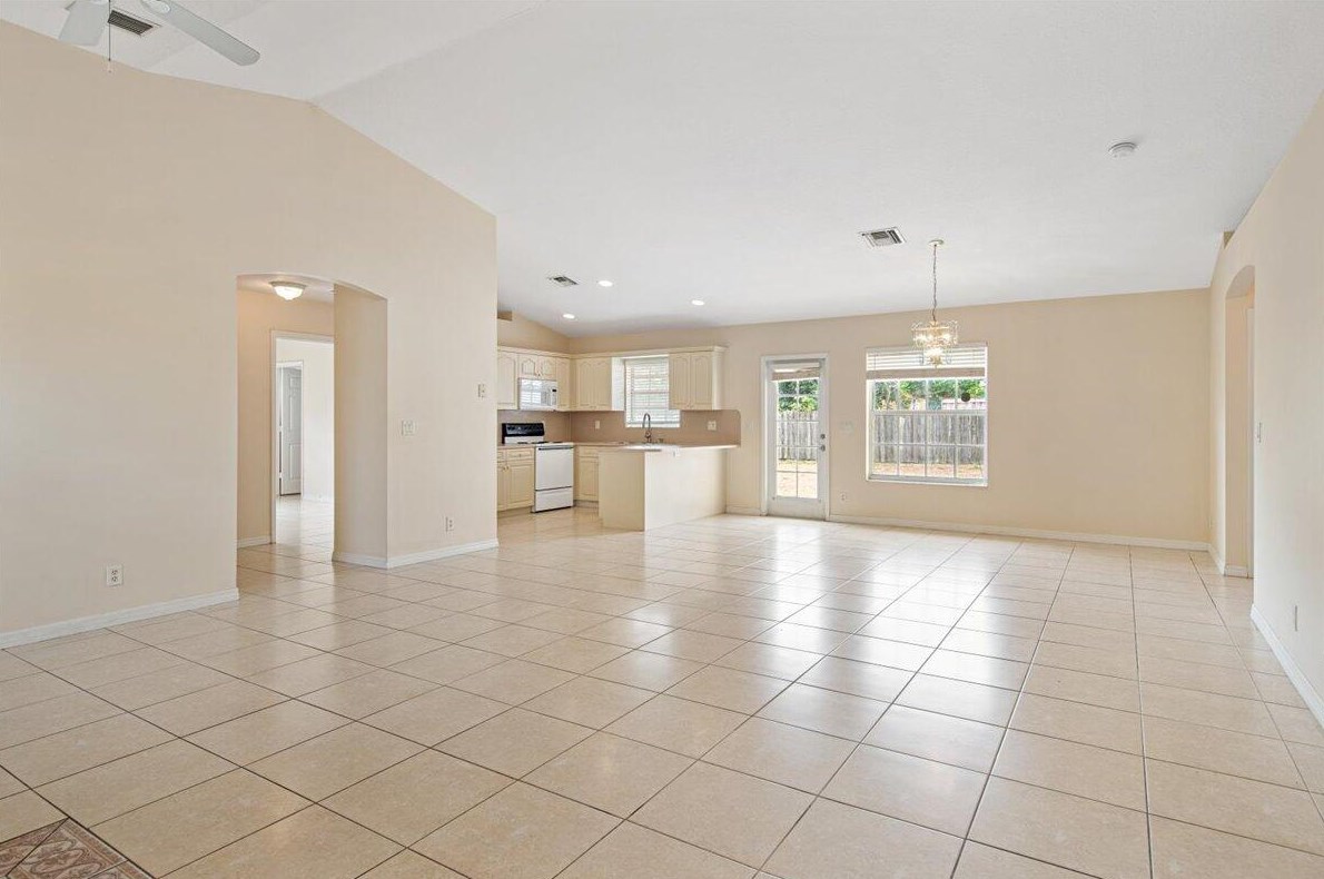 810 Mccracken Ave, Fort Pierce FL 34953-3937 exterior