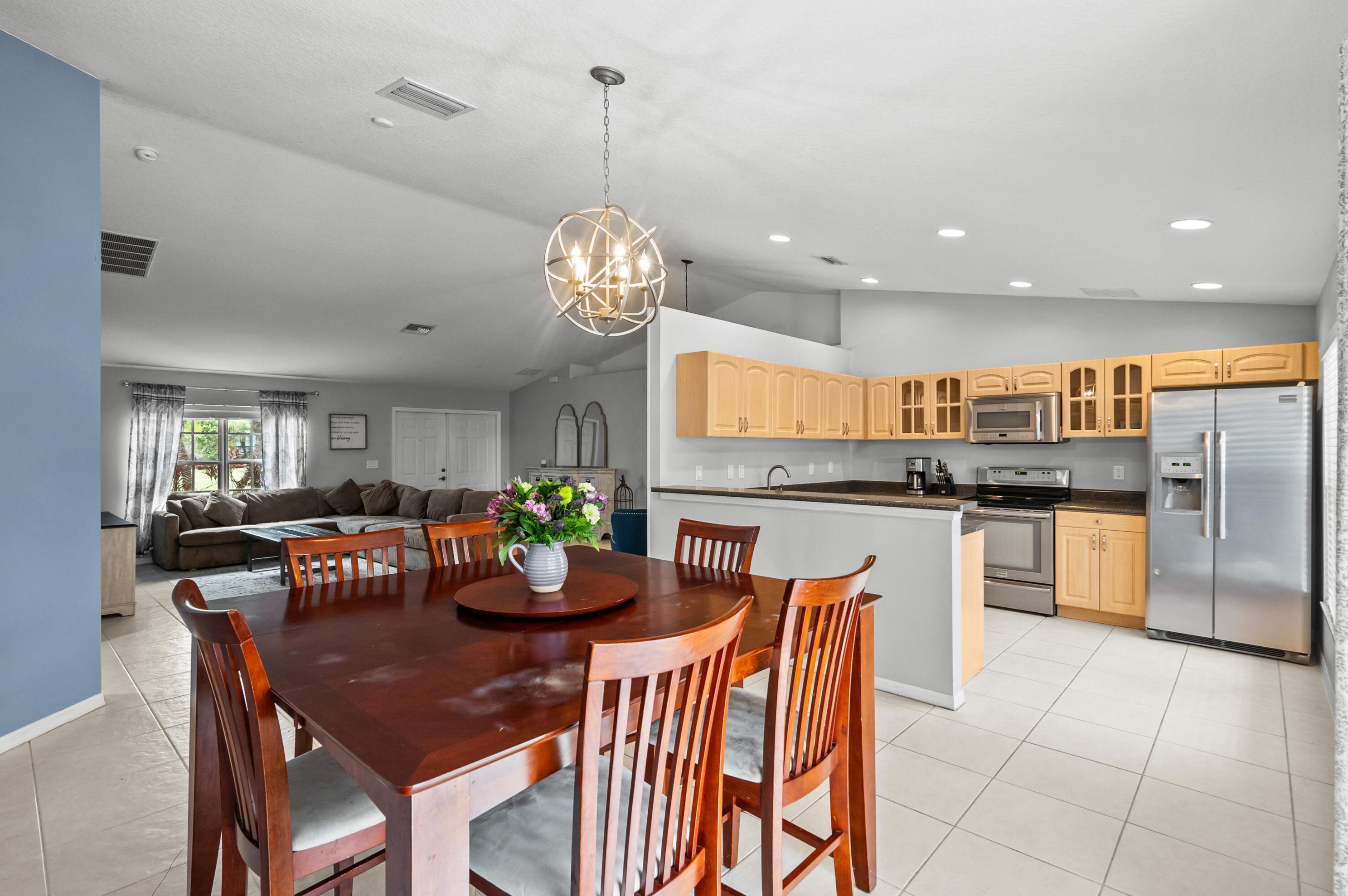 1913 Aladdin St, Fort Pierce FL 34953-1715 exterior