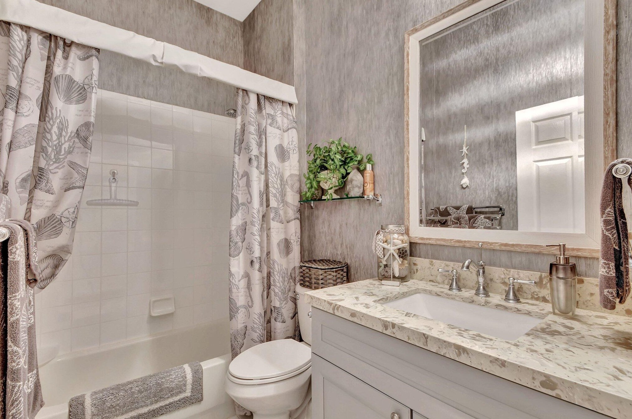 6907 Cairnwell Dr, Boynton Beach FL 33472-2958 exterior