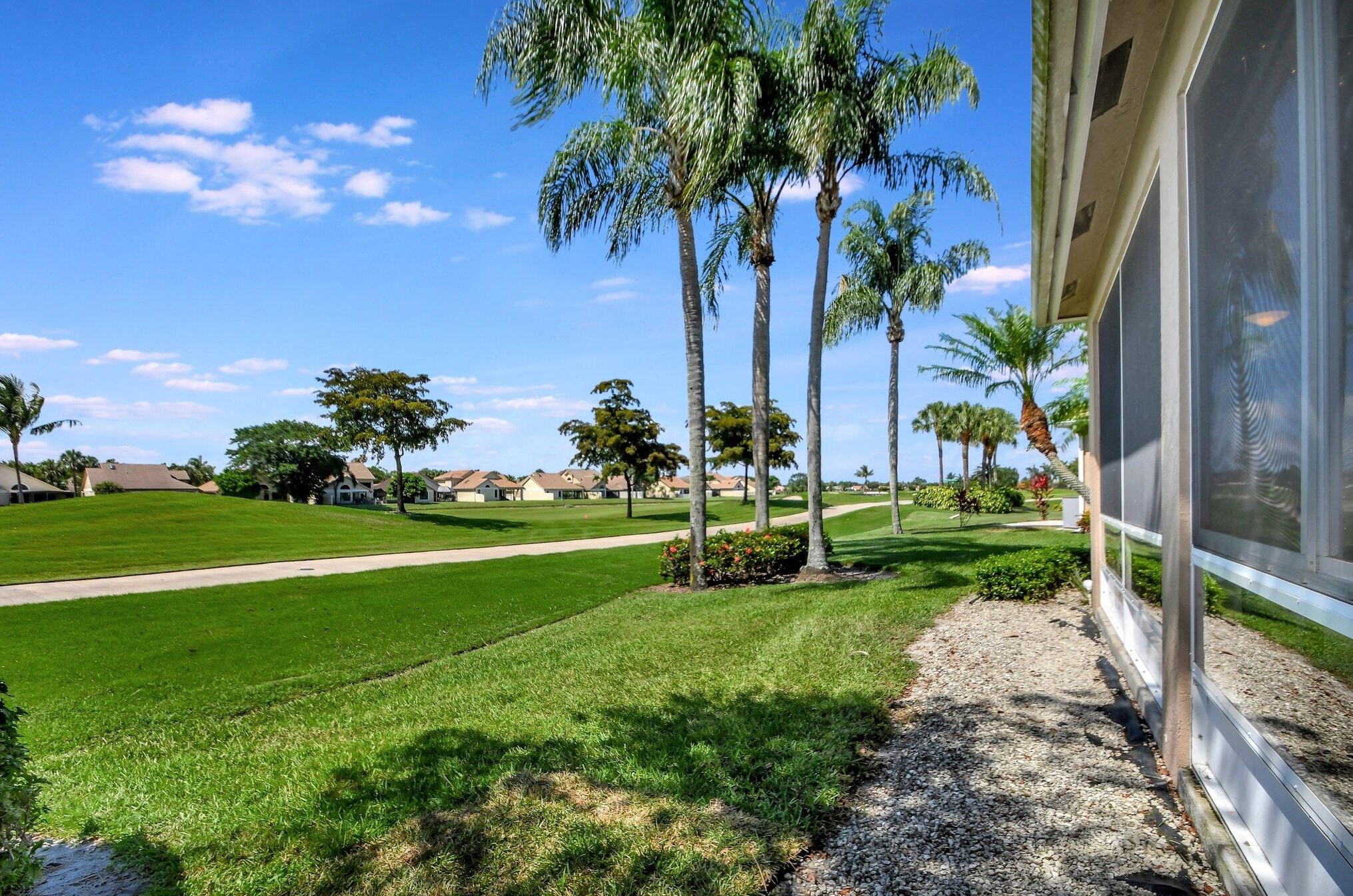 6907 Cairnwell Dr, Boynton Beach FL 33472-2958 exterior