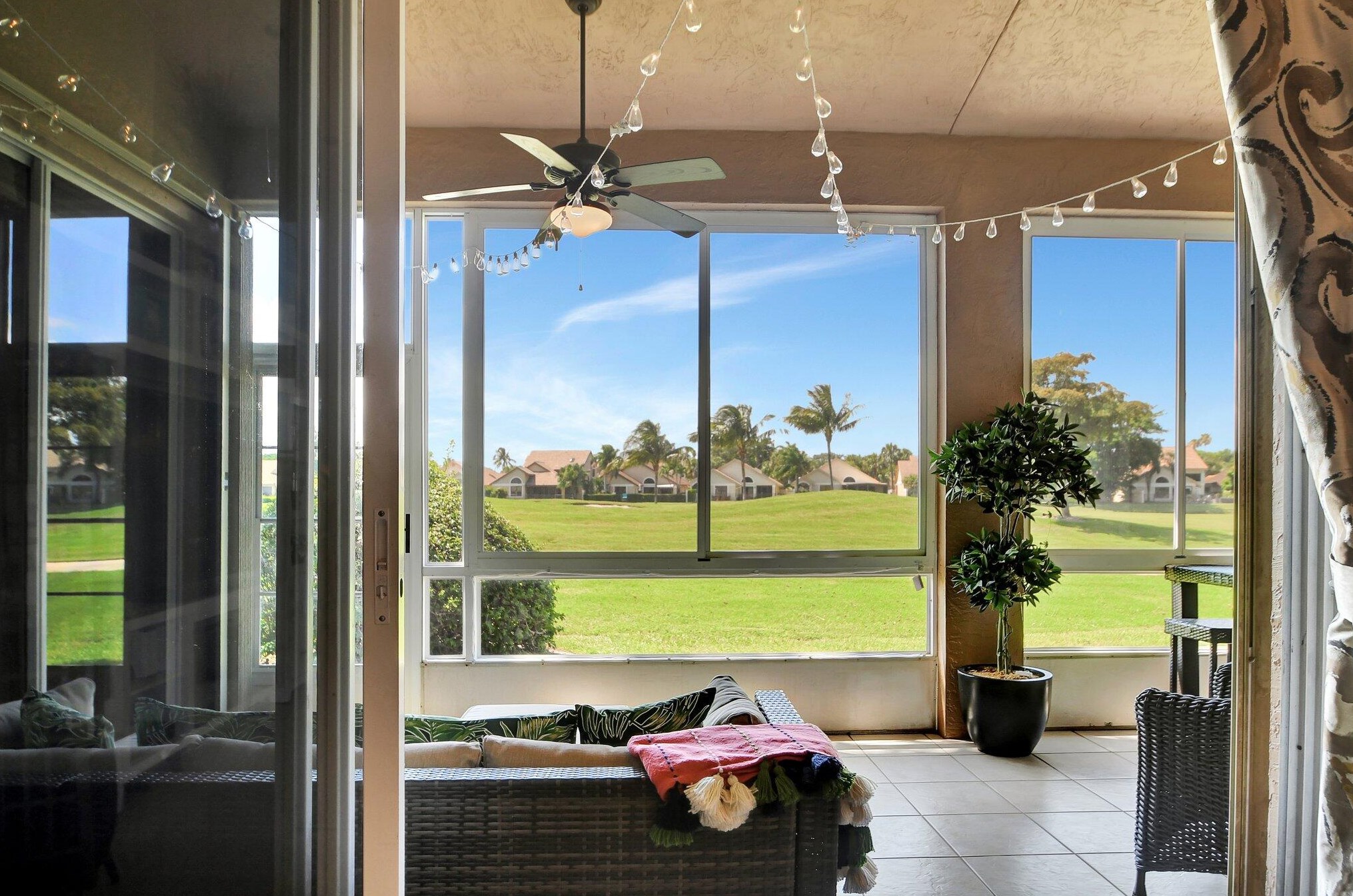 6907 Cairnwell Dr, Boynton Beach FL 33472-2958 exterior