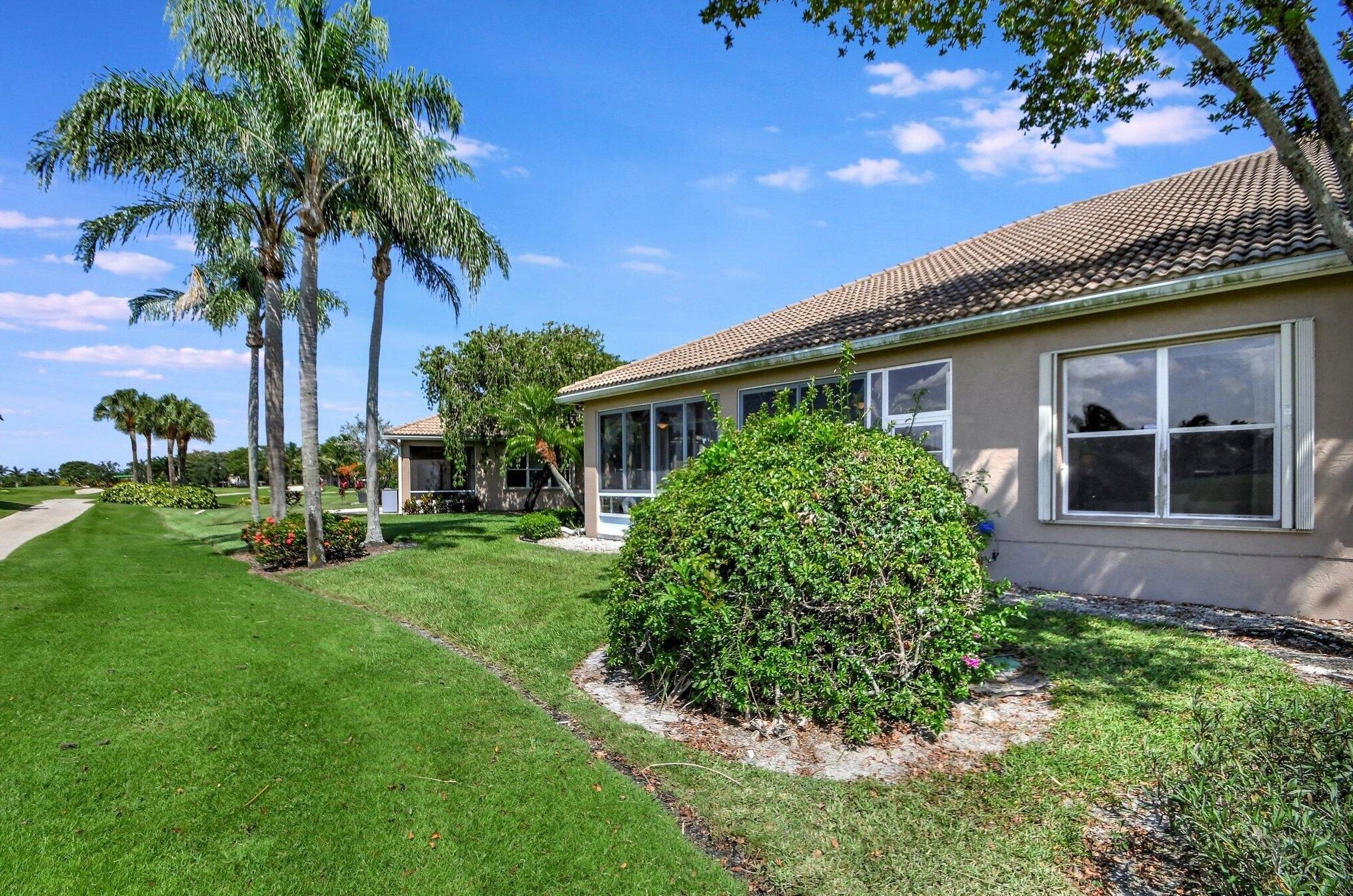 6907 Cairnwell Dr, Boynton Beach FL 33472-2958 exterior