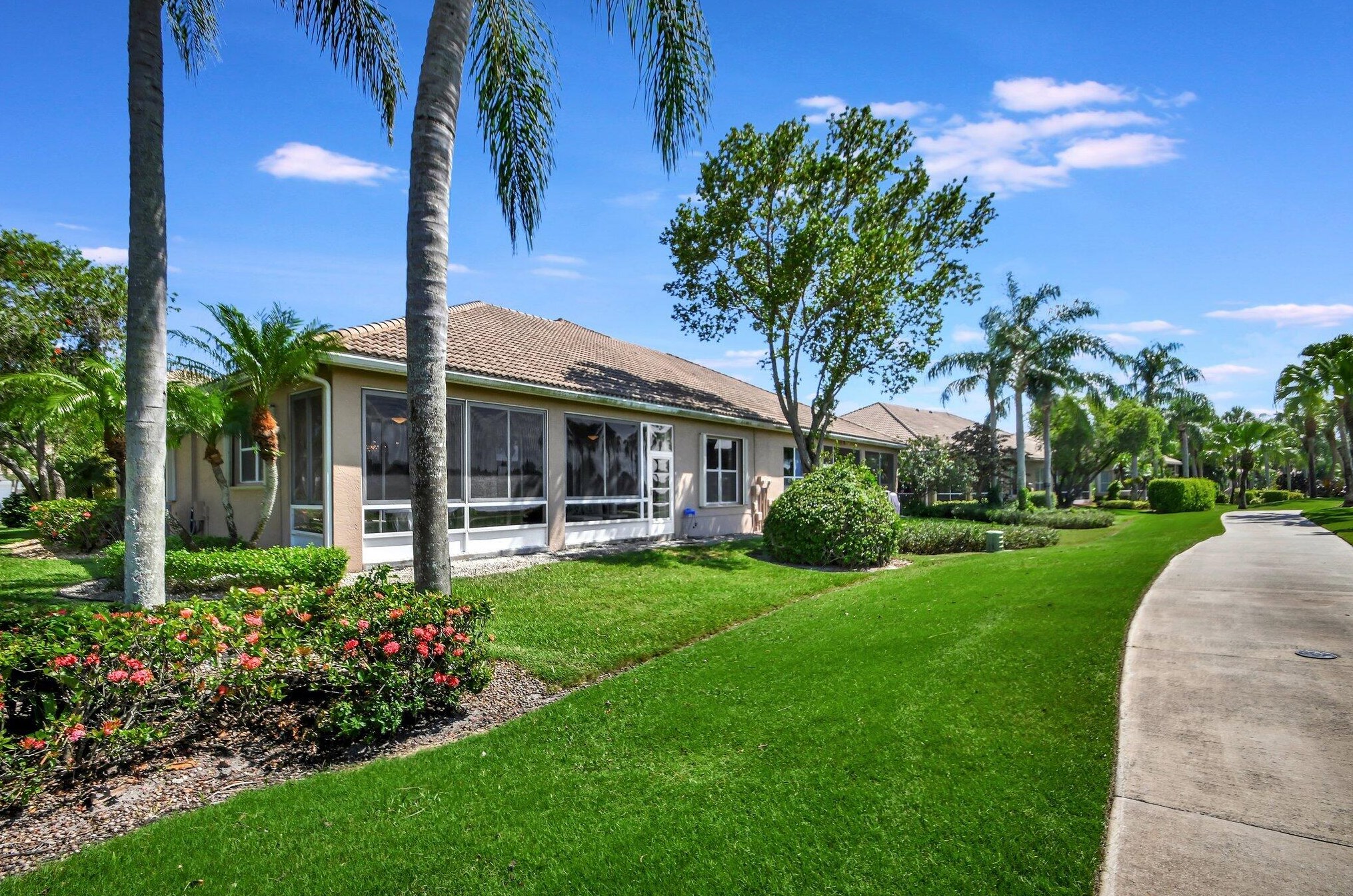 6907 Cairnwell Dr, Boynton Beach FL 33472-2958 exterior