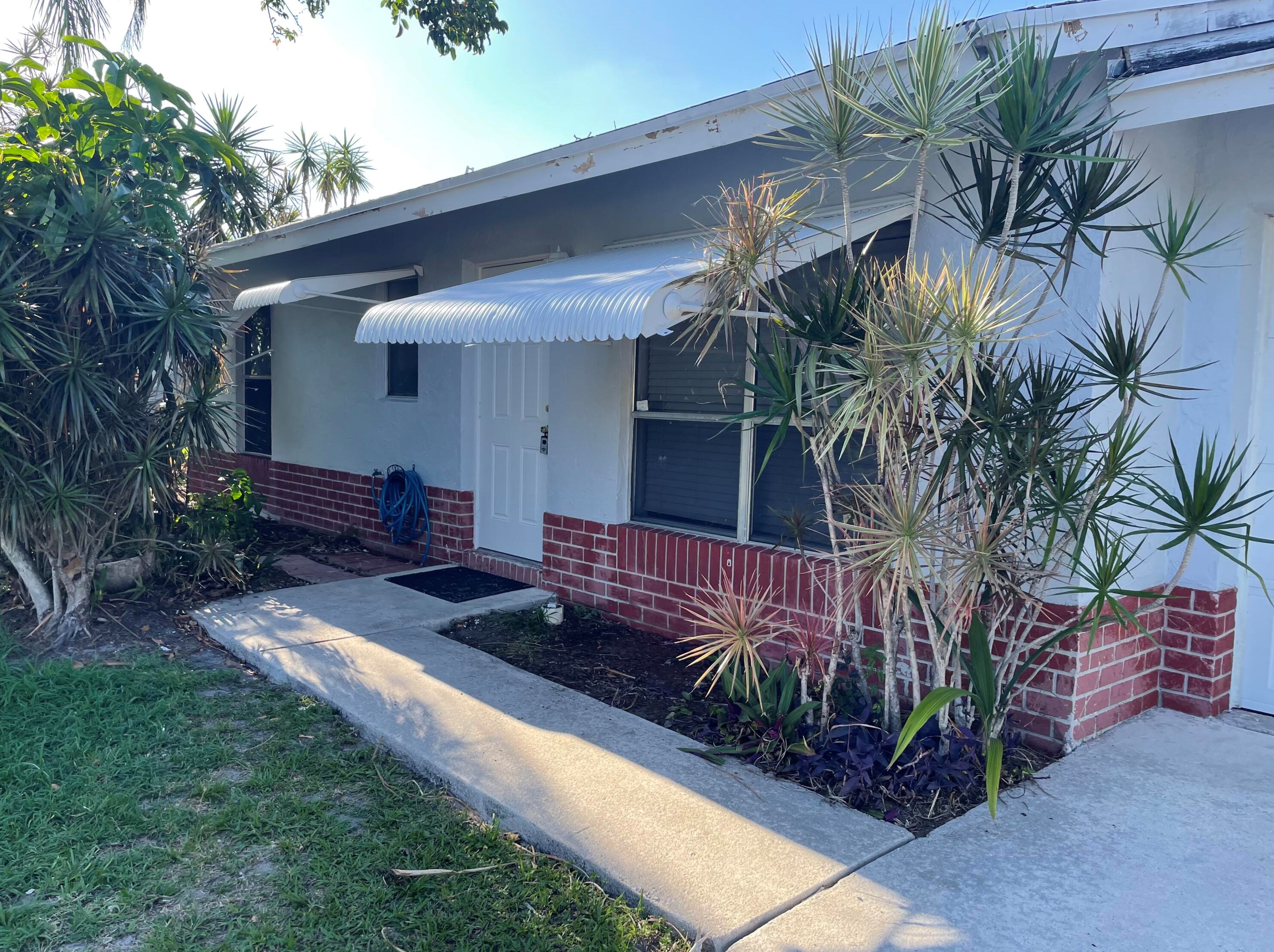 4581 Carthage Cir, Lake Worth FL  33463-7205 exterior