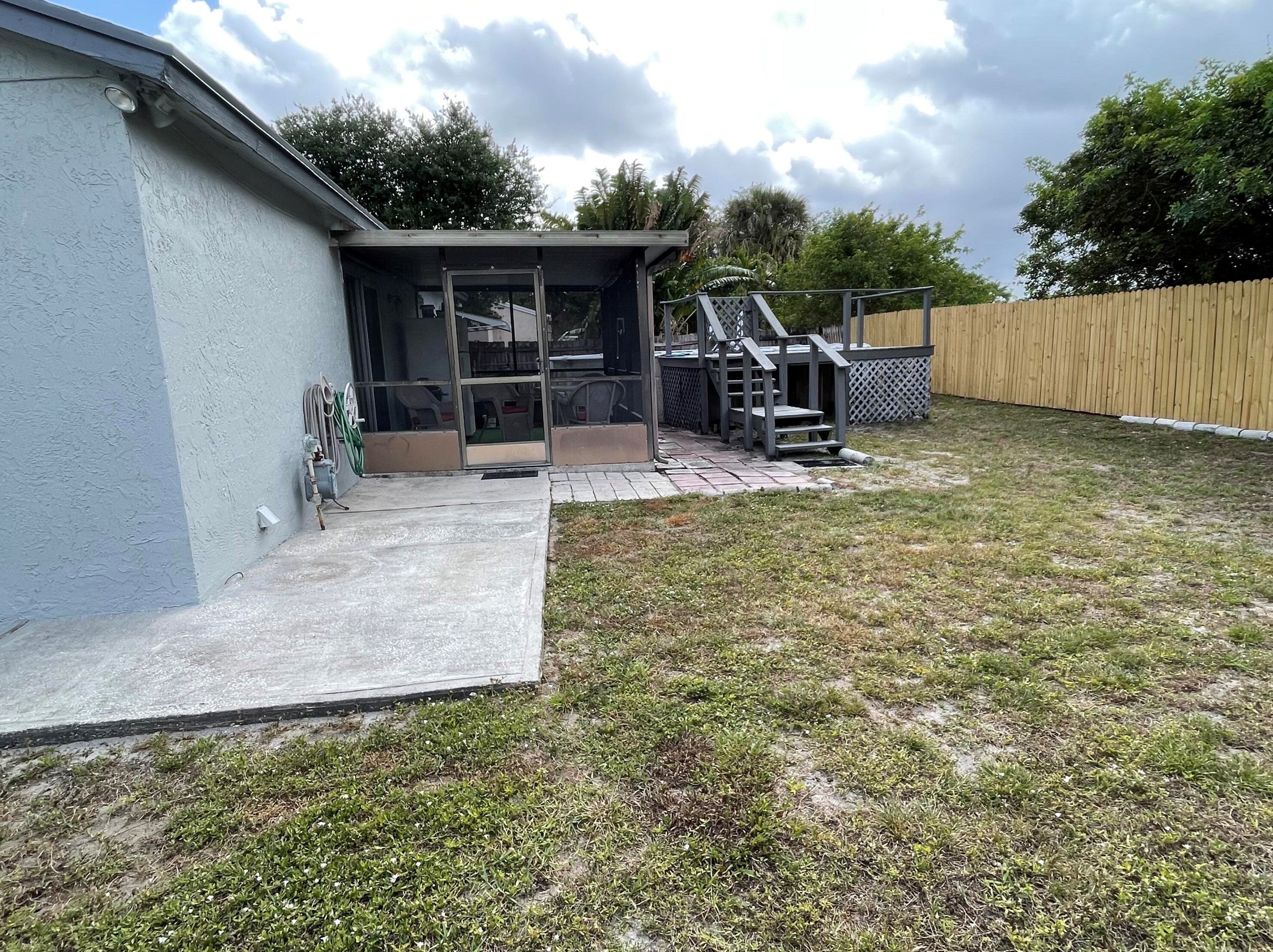 4724 Carthage Cir, Lake Worth FL 33463-7256 exterior