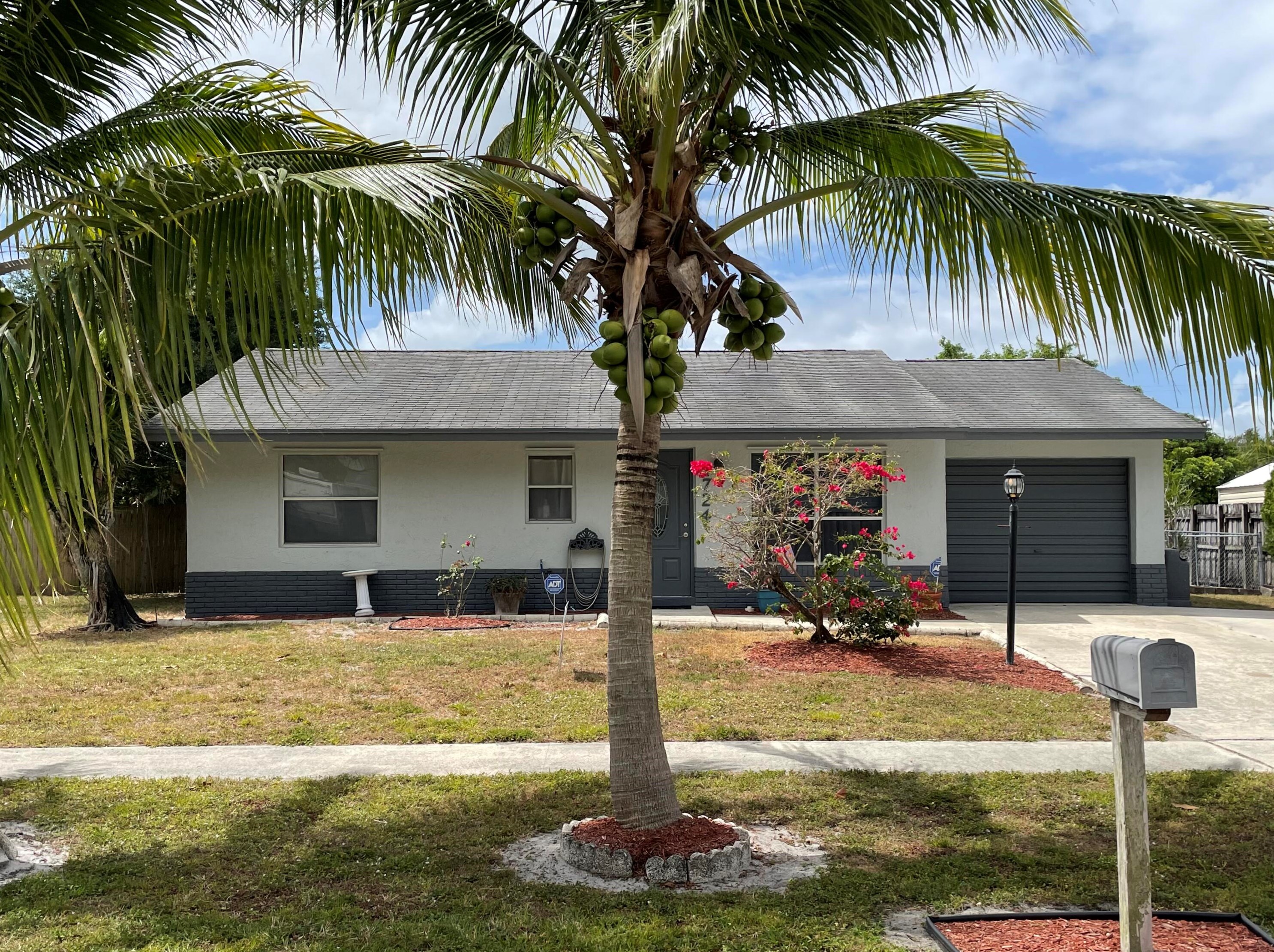 4724 Carthage Cir, Lake Worth FL 33463-7256 exterior