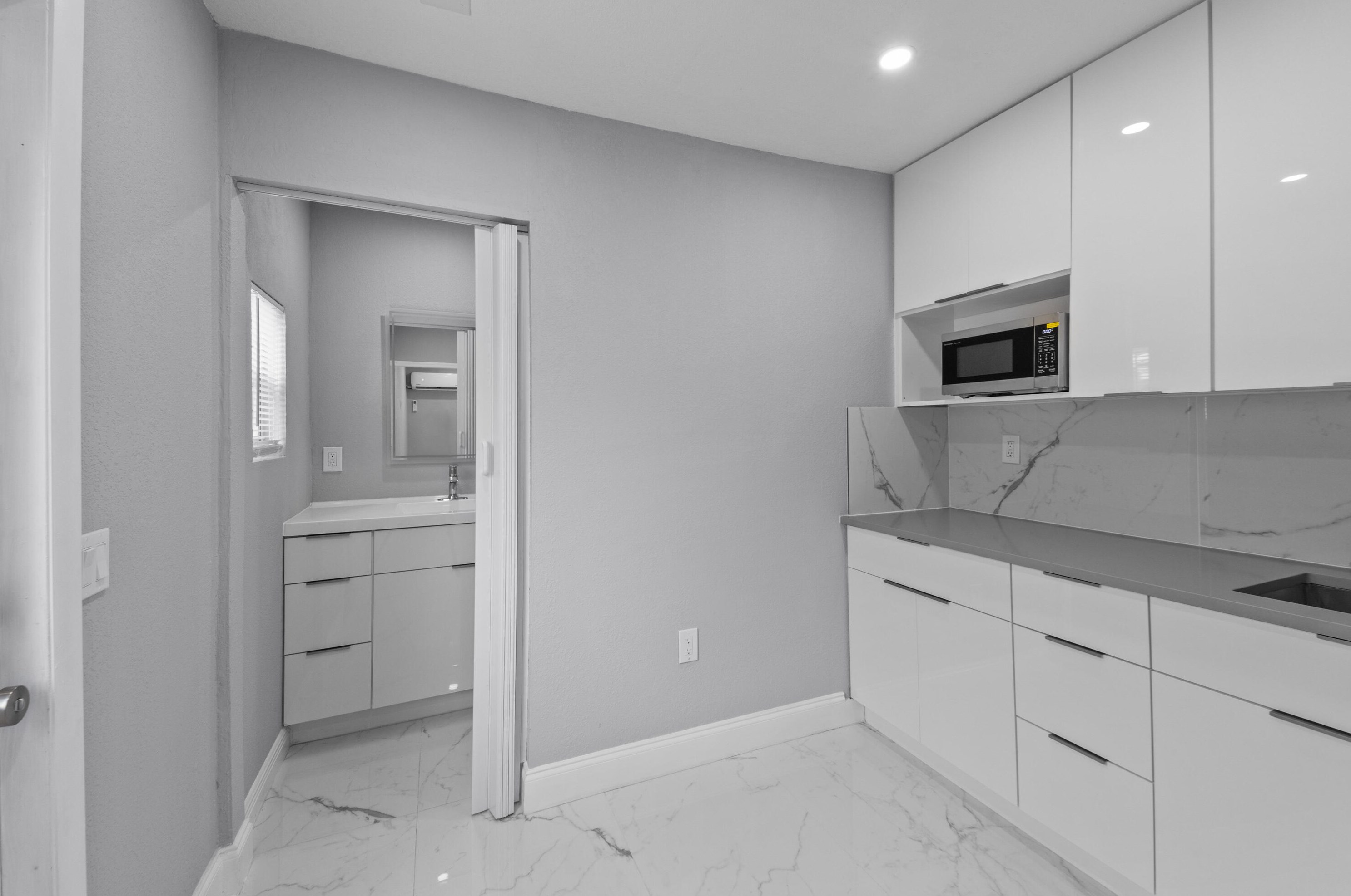 209 3 St, West Palm Beach FL  33403-3418 exterior