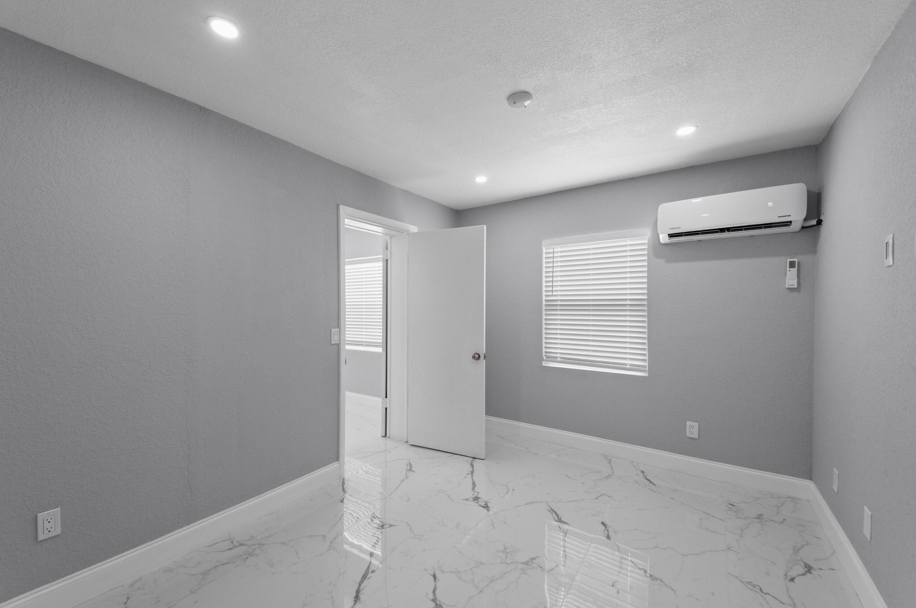 209 3 St, West Palm Beach FL  33403-3418 exterior